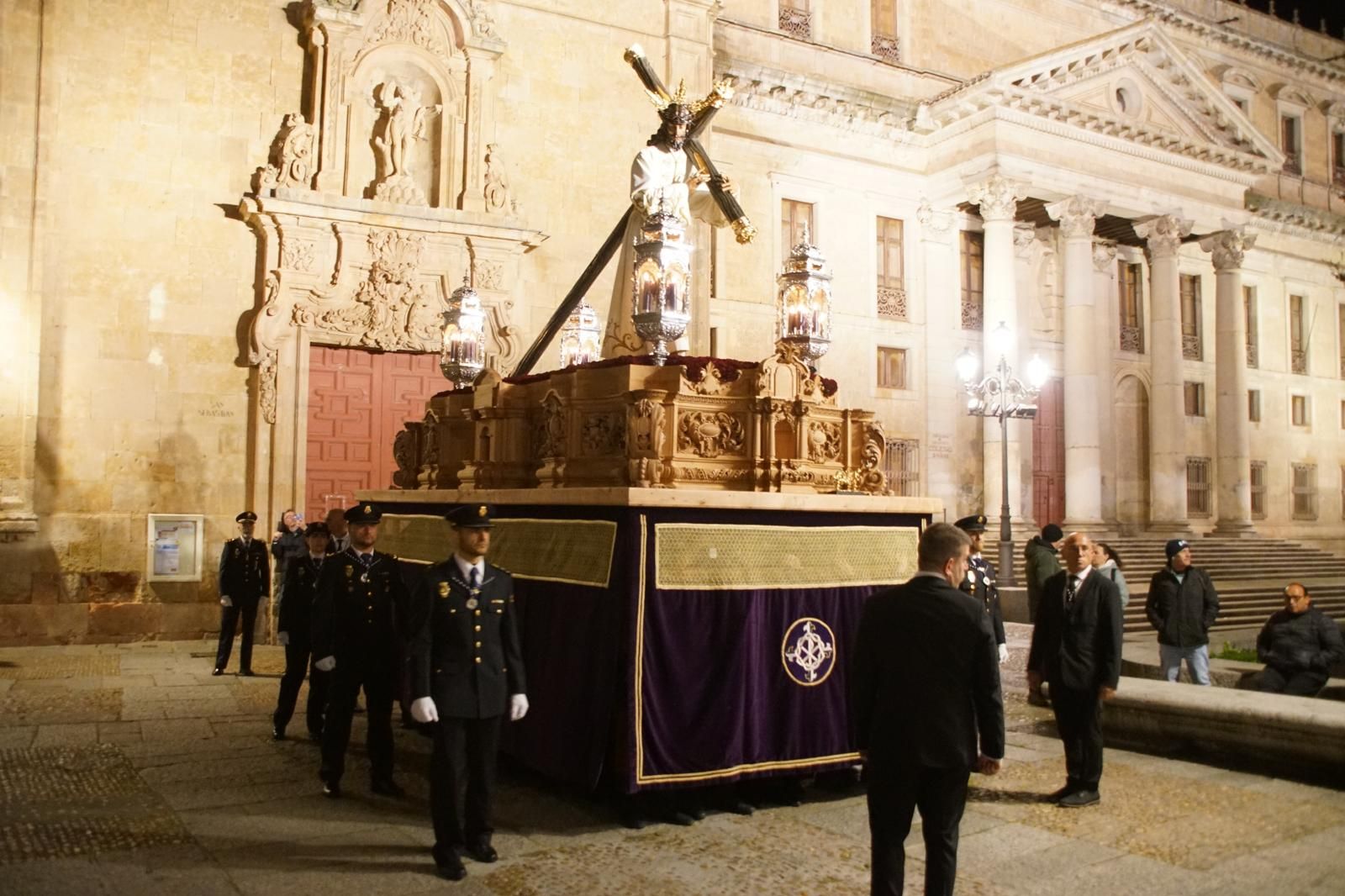 Las imágenes de la emotiva procesión de la Dominicana sin el Cristo de la Buena Muerte