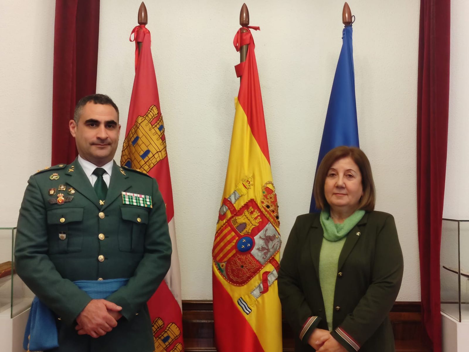 La subdelegada del Gobierno en Salamanca, Rosa López junto con el teniente coronel Arturo Marcos Sánchez, nuevo jefe de la Comandancia de la Guardia Civil en la provincia de Salamanca