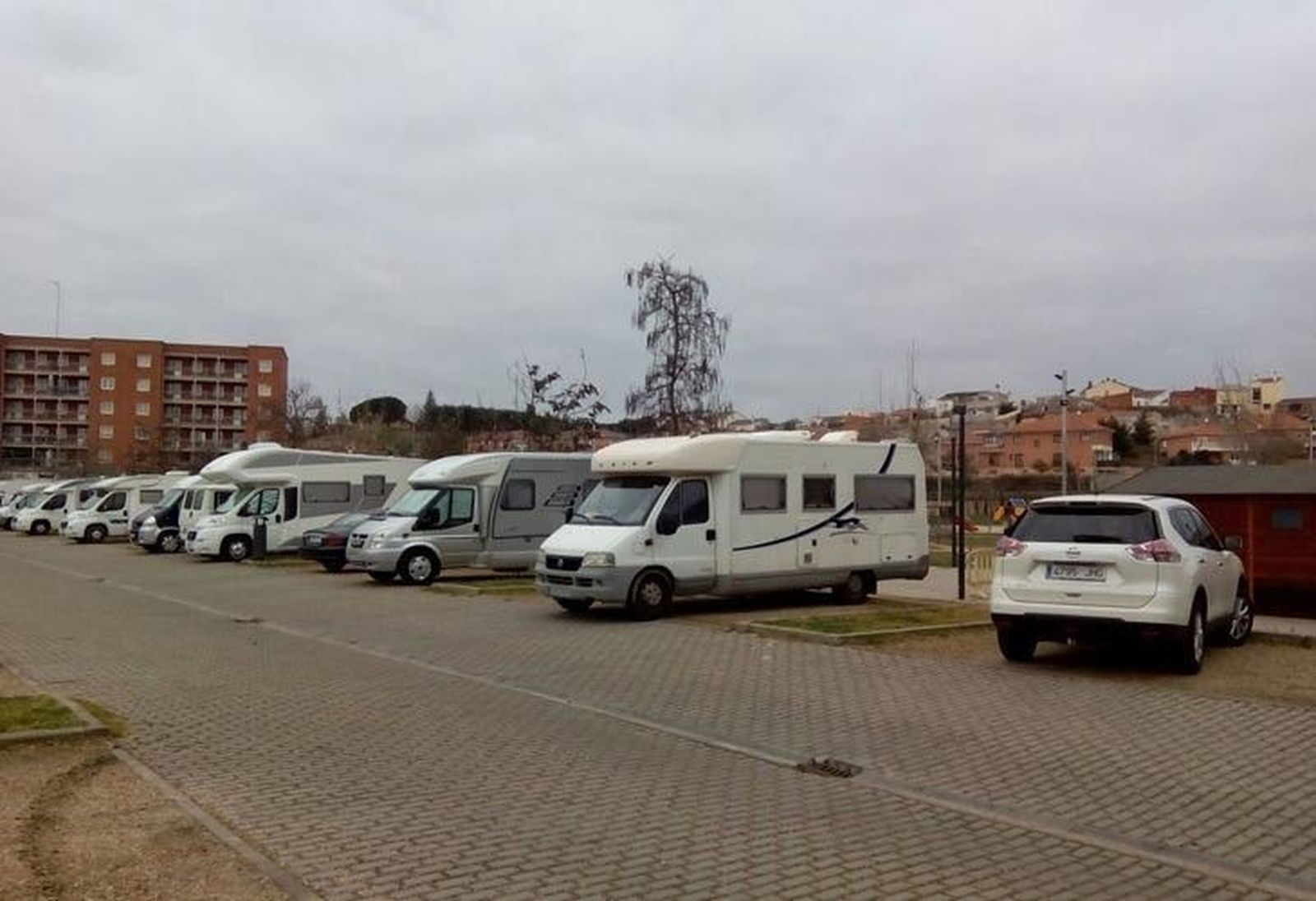 Acondicionada la zona de aparcamiento de caravanas en el parque de Avenida de la Frontera