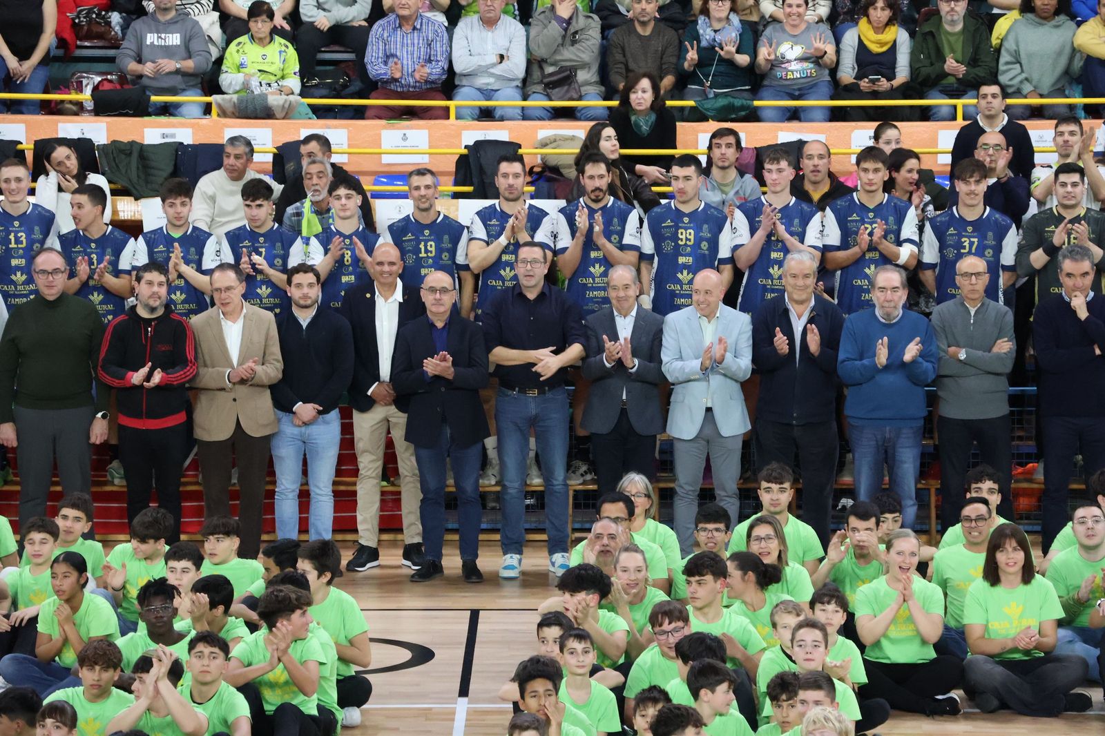 GALERÍA | El Club Balonmano Zamora celebra su 25º aniversario con una imagen muy especial