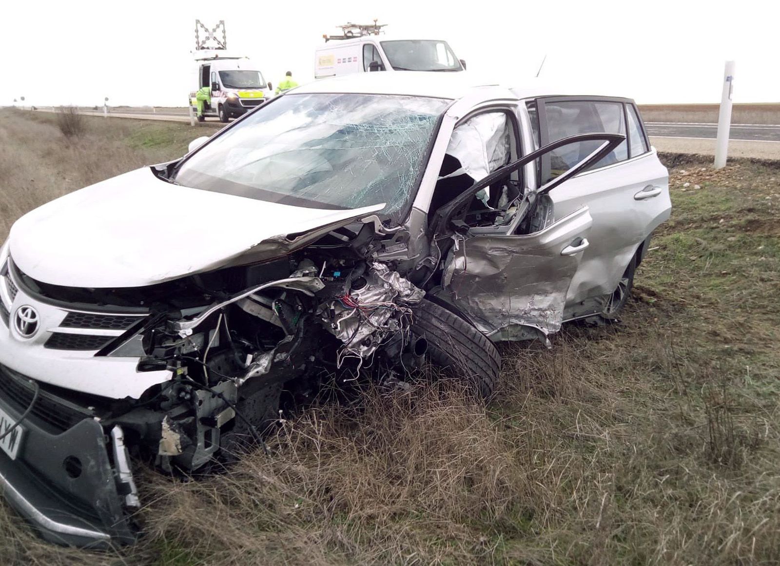 Un fallecido y tres heridos, entre ellos un niño de 11 años, en una colisión entre dos turismos en Valladolid