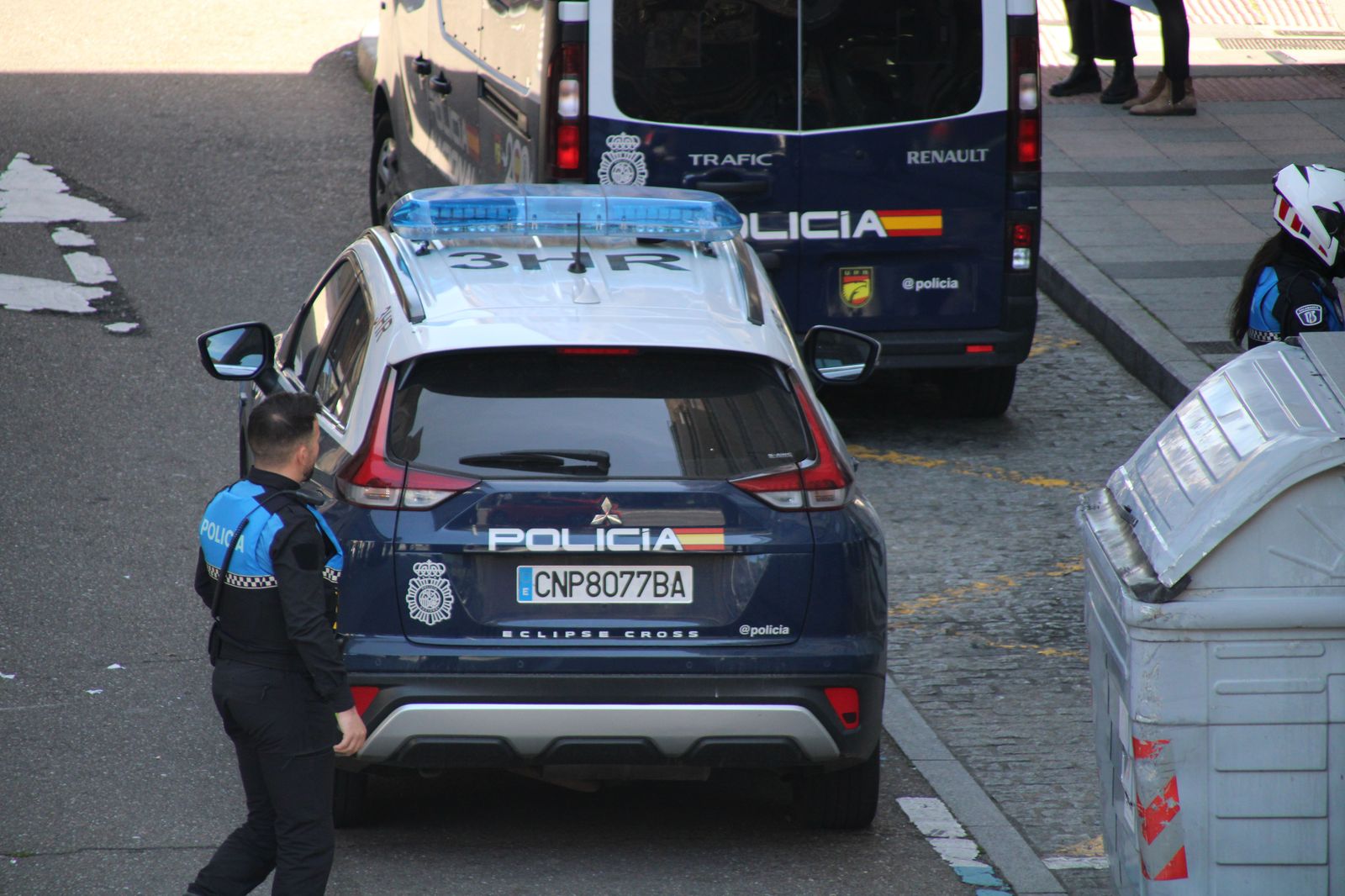policia-nacional-y-local-en-una-intervencion-en-la-calle-rodriguez-fabres-13