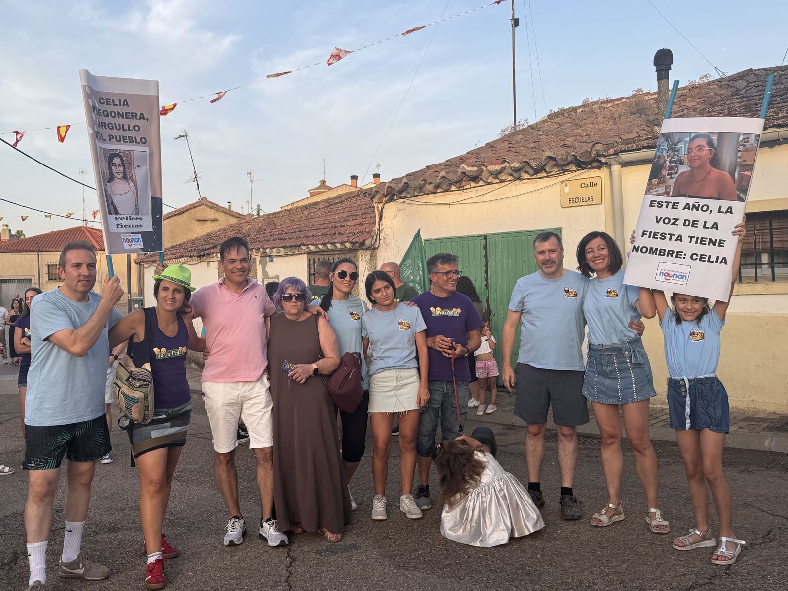 Doñinos de Salamanca. Pregón a cargo de la Asociación Noonan con Celia Vega Cepriá. Acto amenizado con sangría y la charanga El bombazo.