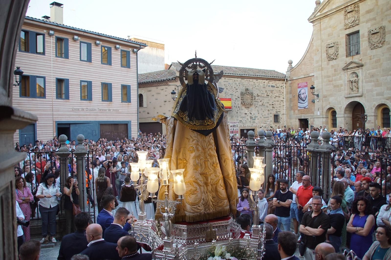Procesión del regreso a clausura de Santa Teresa de Jesús
