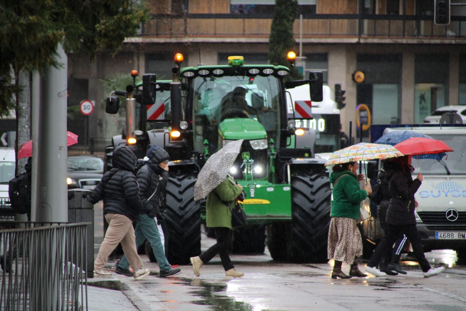 En imágenes la marcha con tractores y vehículos de campo en Salamanca en protesta contra Mercosur