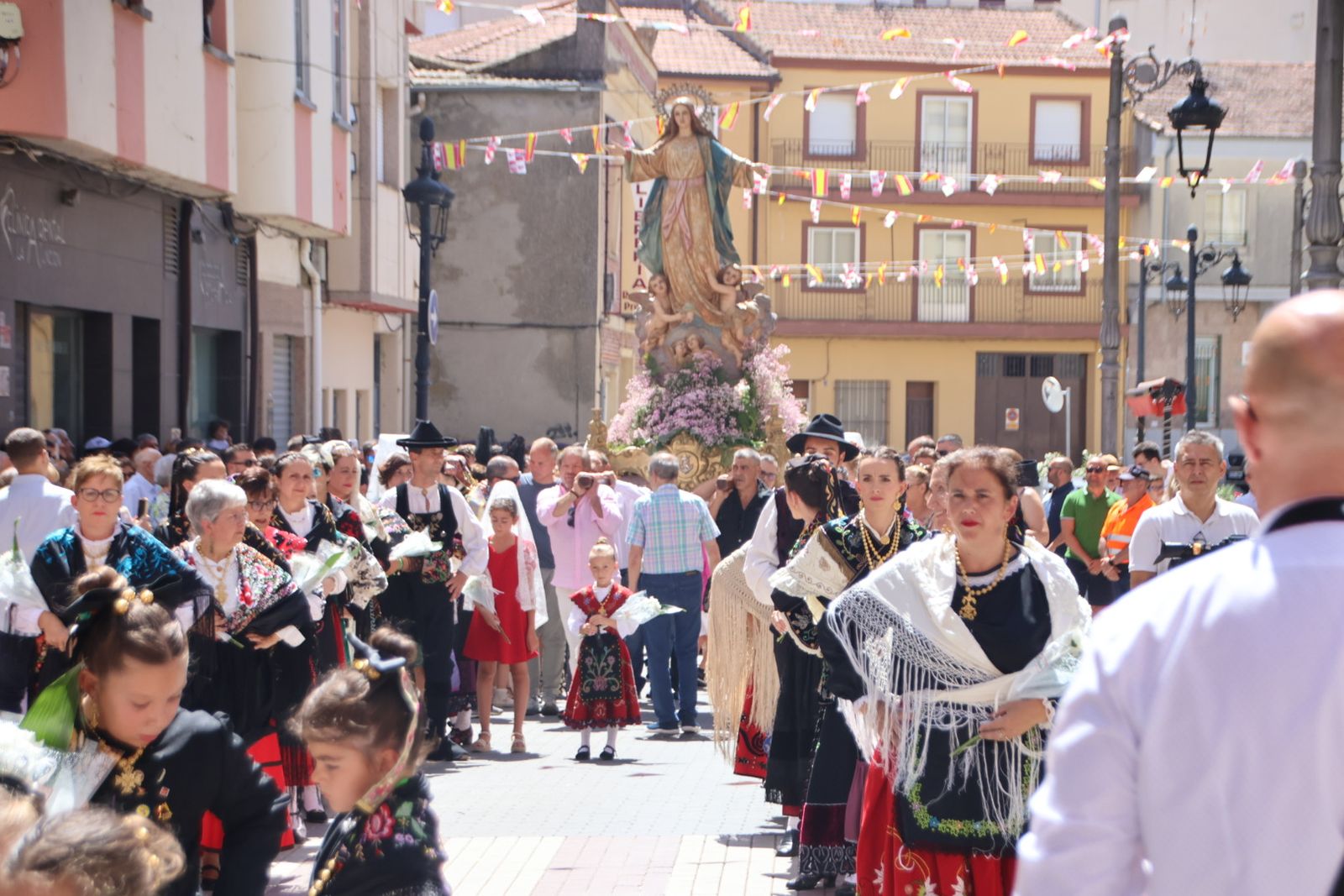 Procesión y ofrenda floral en honor de Nuestra Señora de la Asunción en Guijuelo