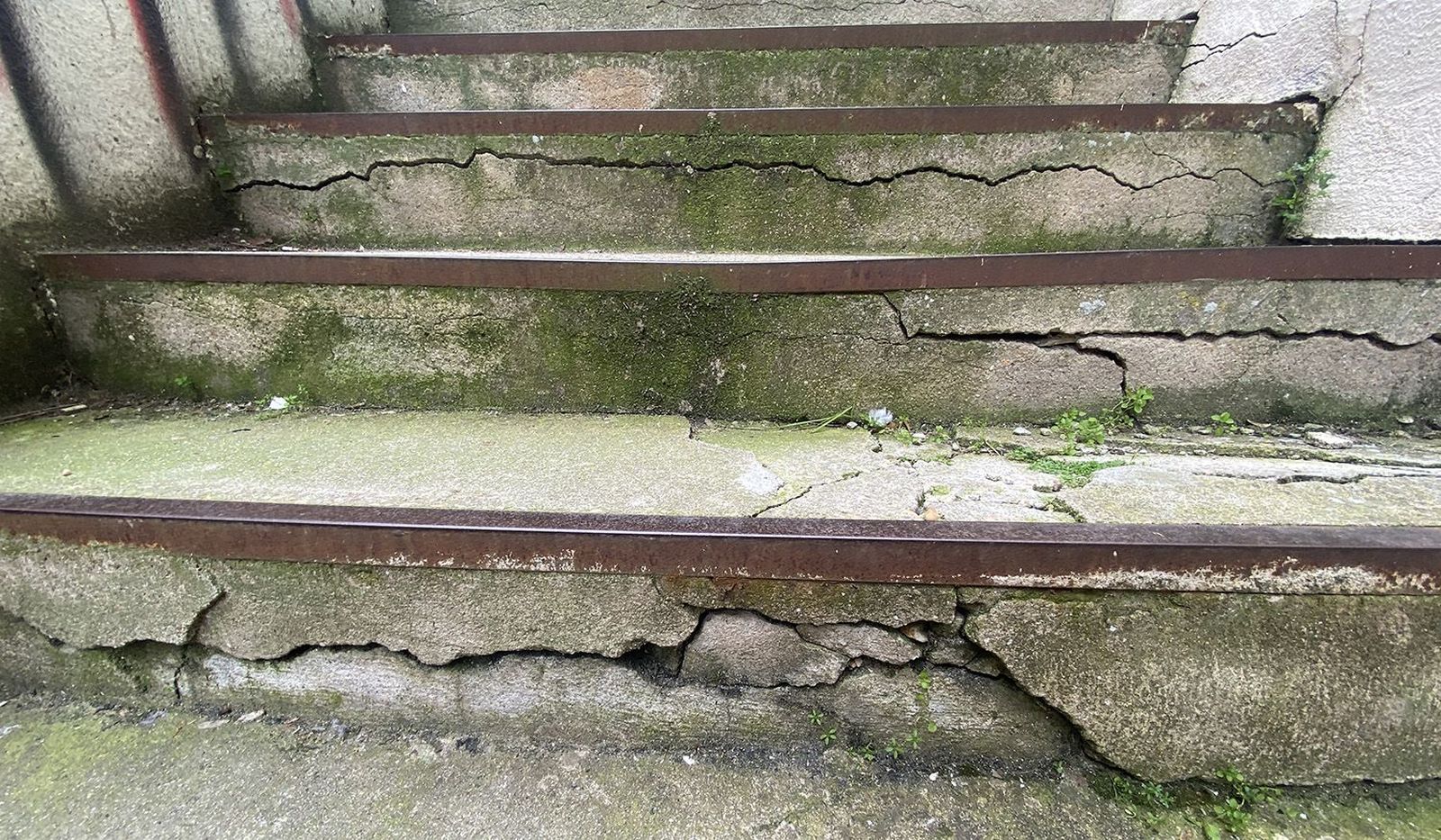 Estado que presentan las escaleras en el barrio