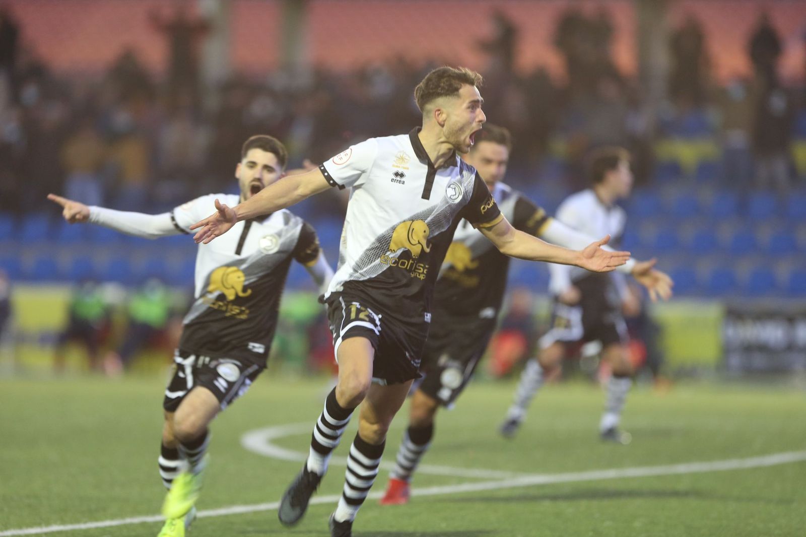 Salinas festeja el 1-1 ante el Rayo Majadahonda / FOTO SALAMANCA24HORAS.COM