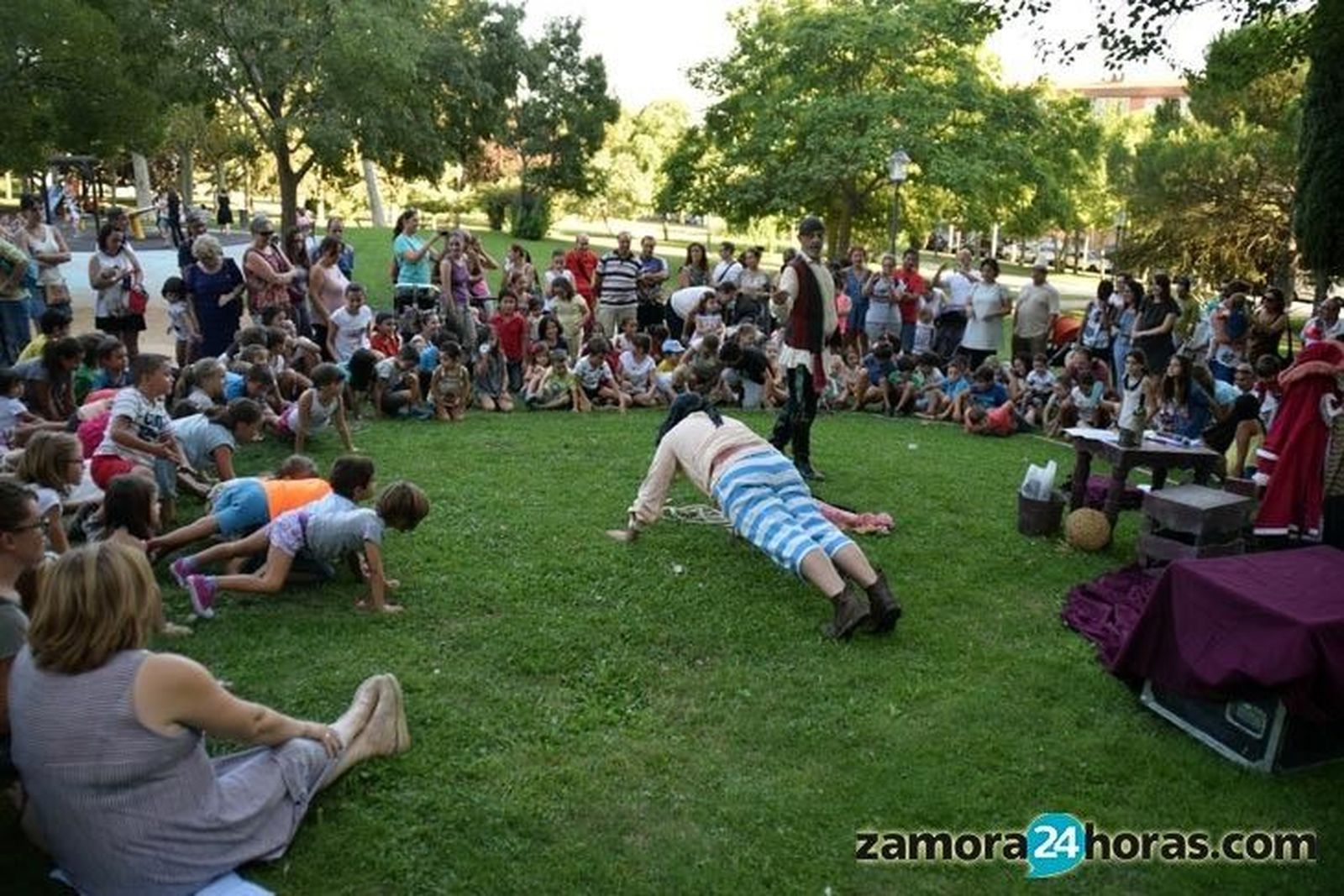 Los piratas reclutan jóvenes zamoranos en el parque León Felipe