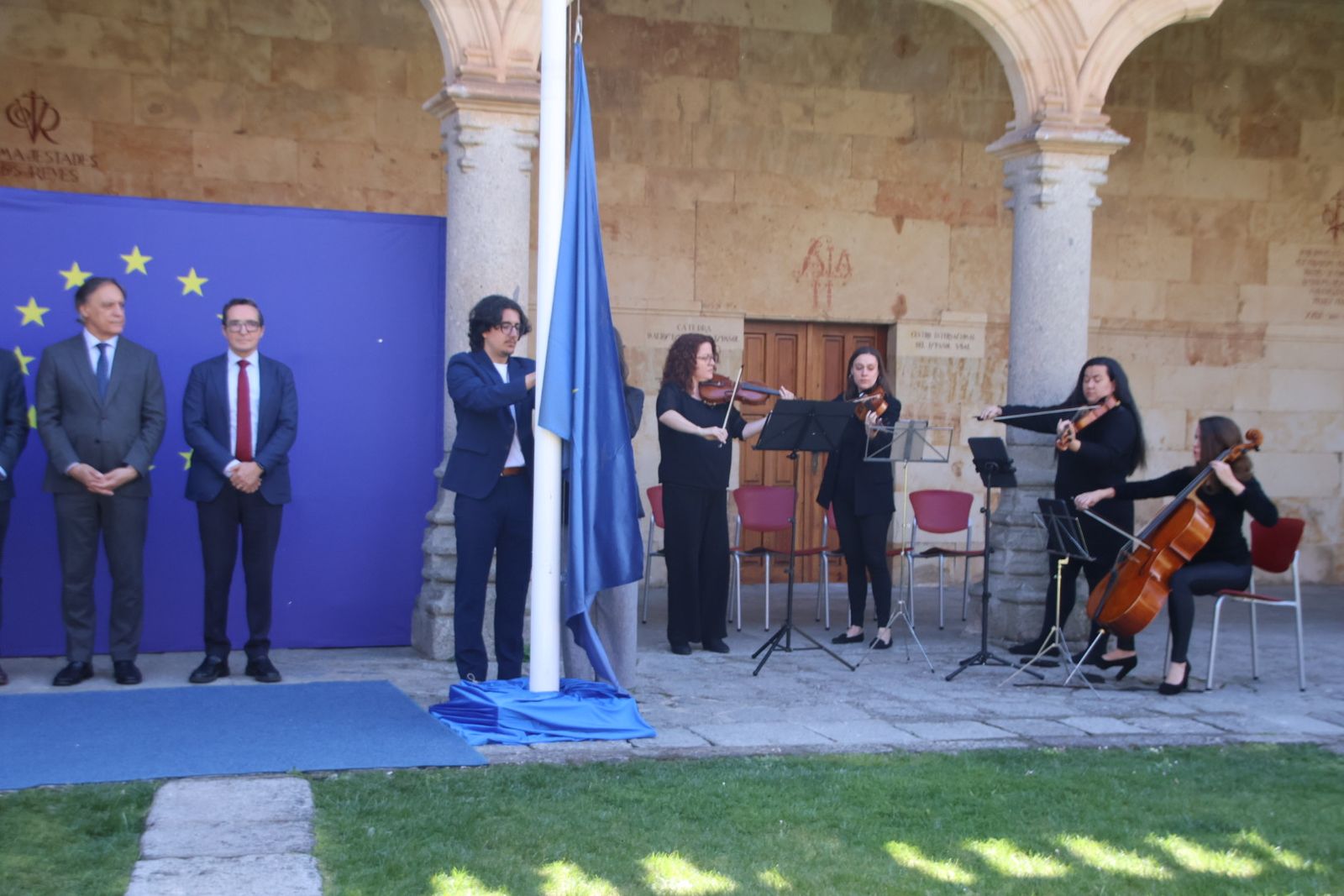 Ceremonia de Izado de la bandera europea por el Día de Europa