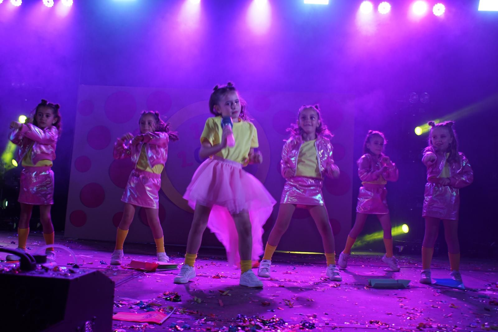 Emoción y creatividad en la primera cita del Play Back infantil en Alba de Tormes