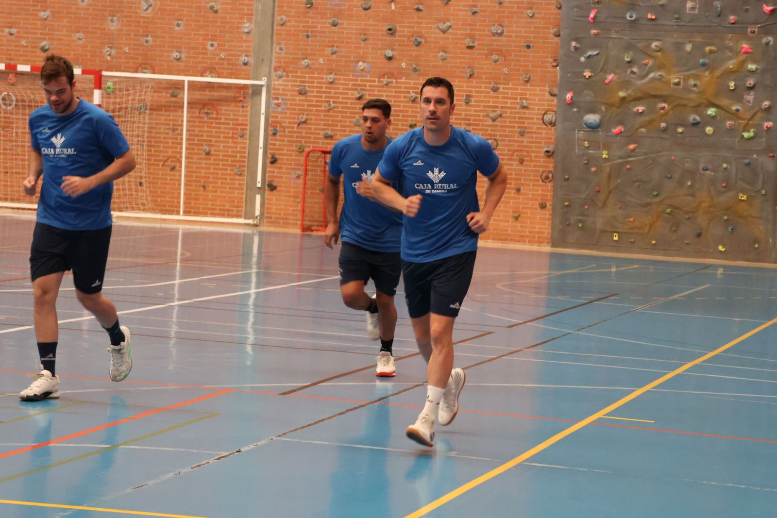 Jortos, jugador del Balonmano Zamora, en el primer entrenamiento de pretemporada. Jortos, jugador del Balonmano Zamora, en el primer entrenamiento de pretemporada.
