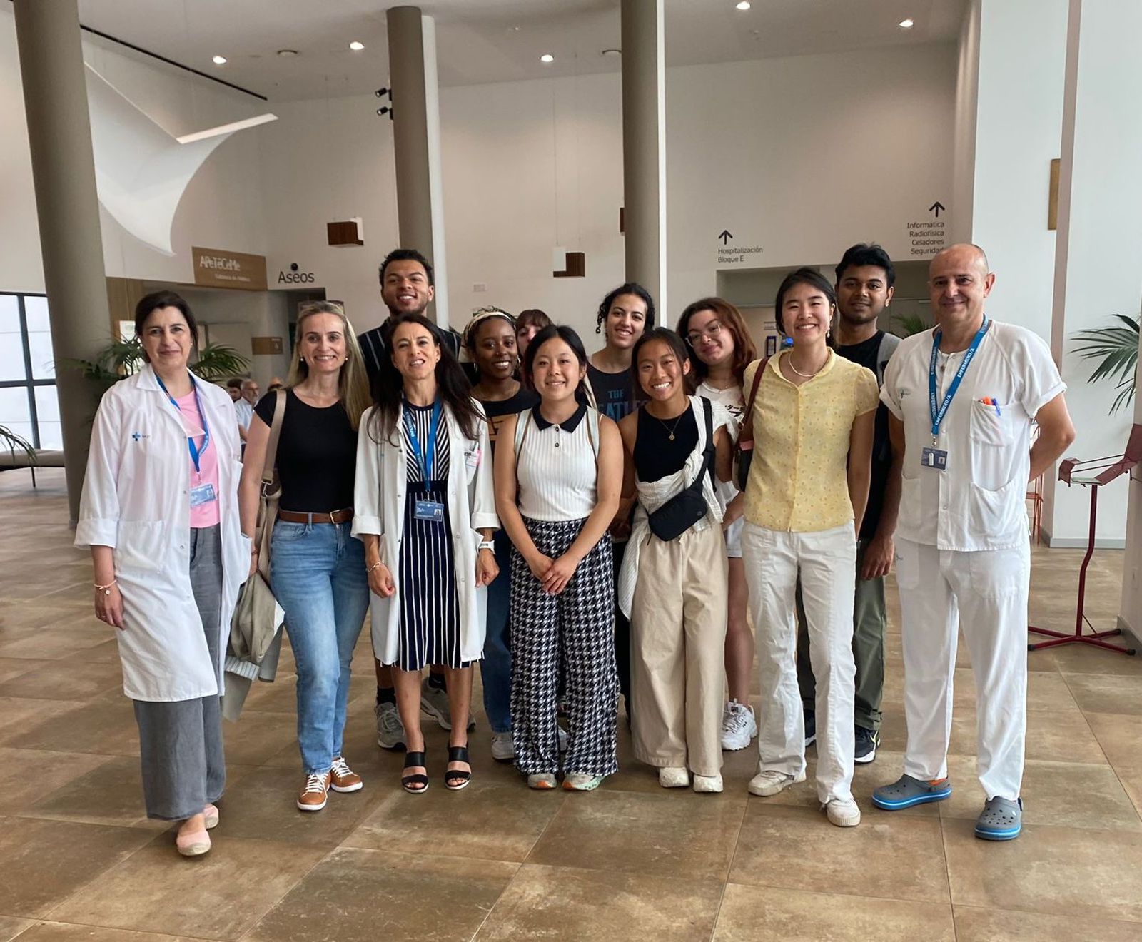 Visita alumnos extranjeros junto a Verónica Sánchez, Rosana Martín y Héctor Gómez Visita alumnos extranjeros junto a Verónica Sánchez, Rosana Martín y Héctor Gómez