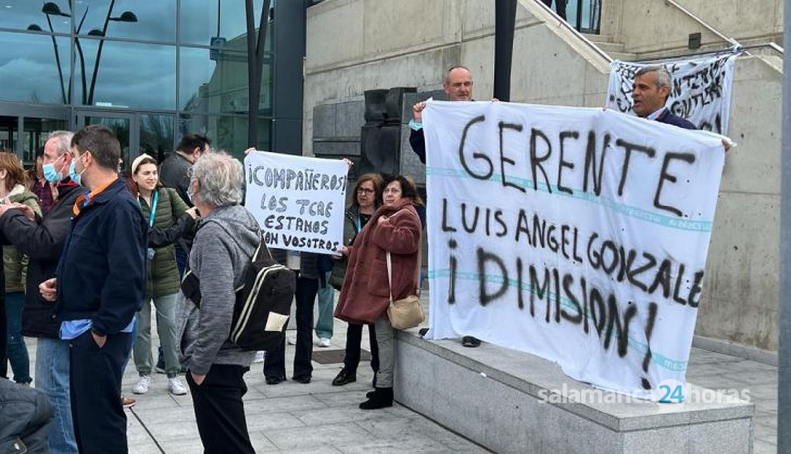 Concentración de los trabajadores de mantenimiento por la privatización del servicio en el hospital de Salamanca. Fotos S24H (28)