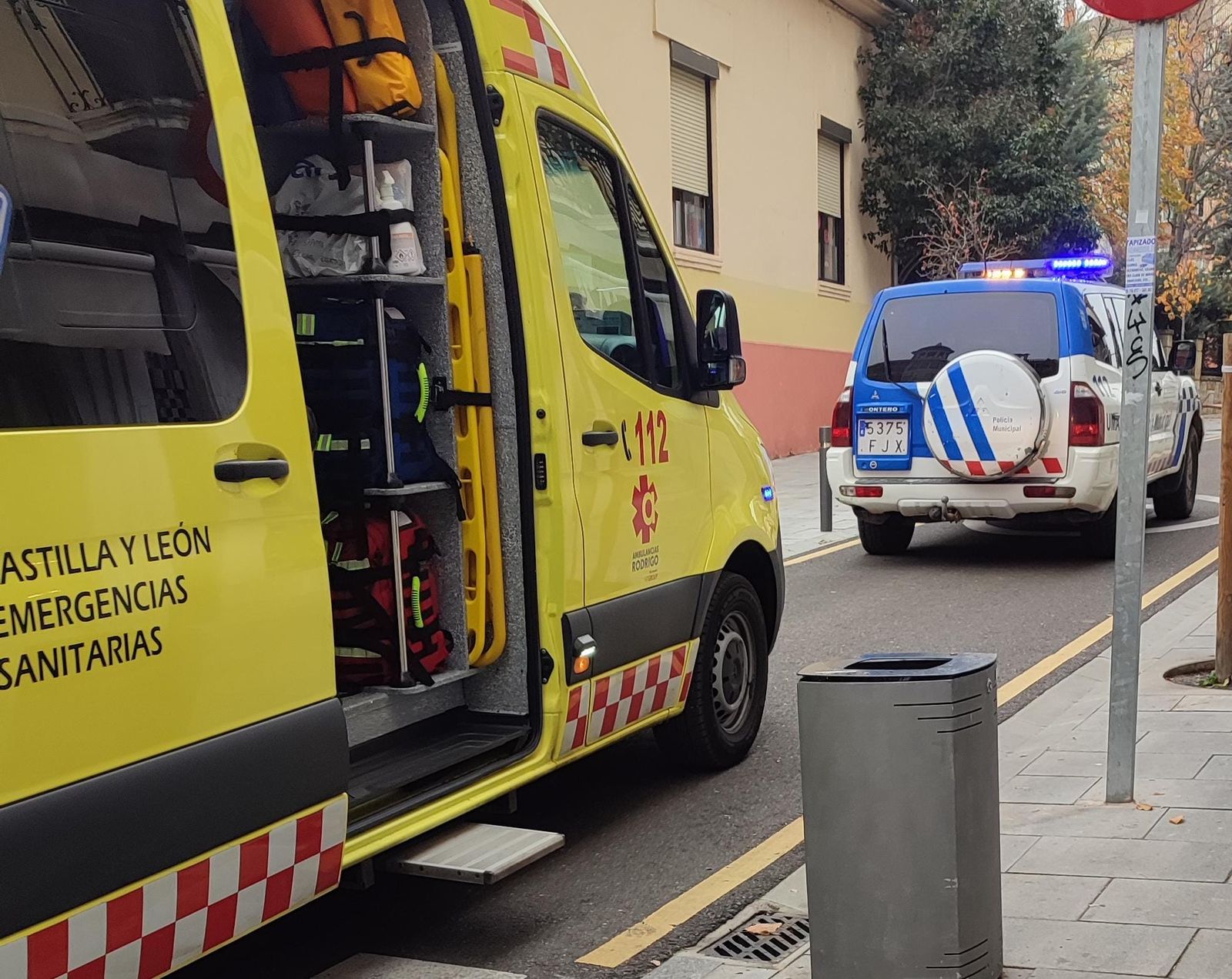 Policía y ambulancia en la zona