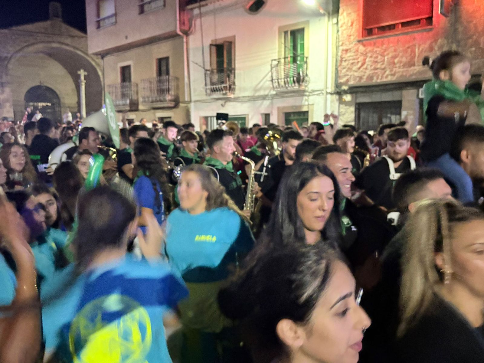 Desfile de peñas de Aldeadávila