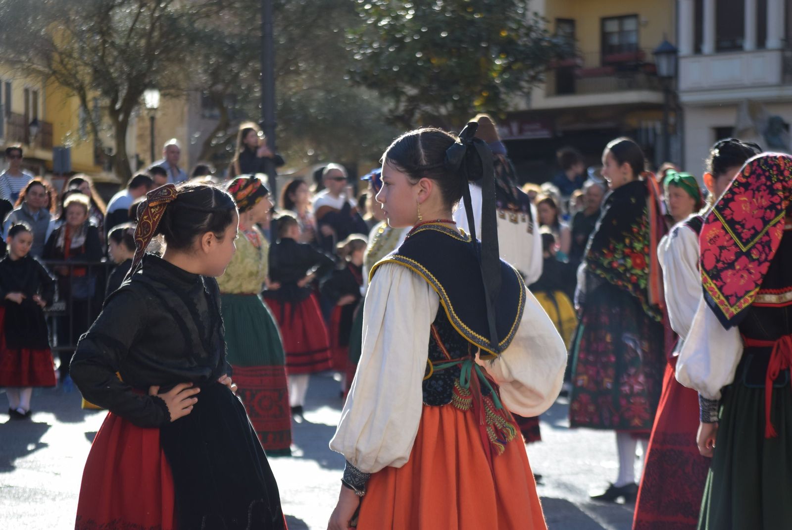 dona-urraca-celebra-en-la-plaza-mayor-el-dia-de-la-danza-20