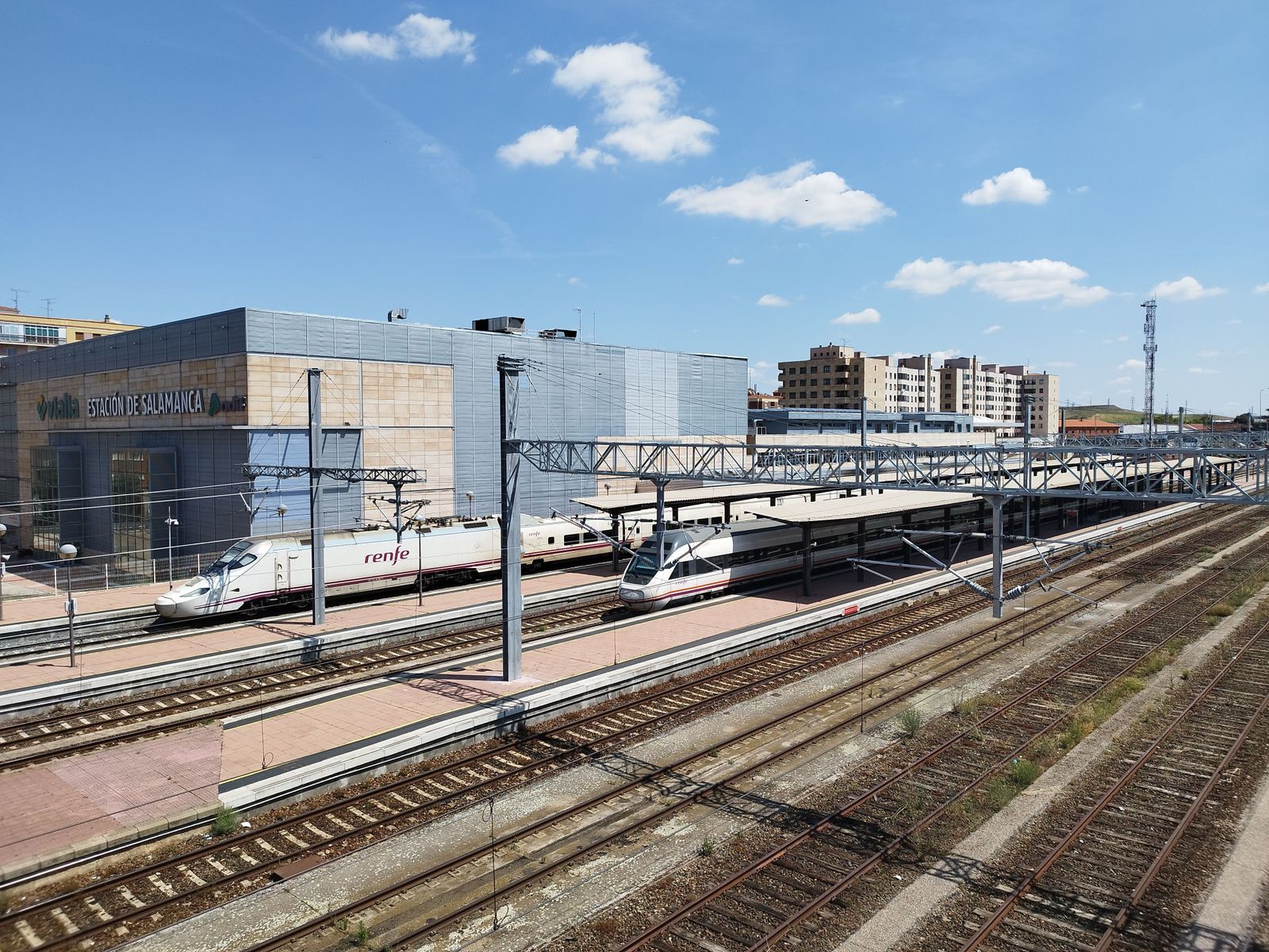 Vías del tren. Foto de archivo
