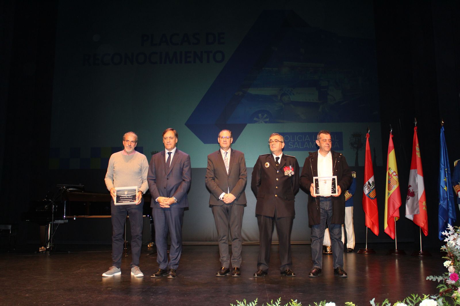entrega-de-medallas-de-reconocimiento-a-la-policia-local-42