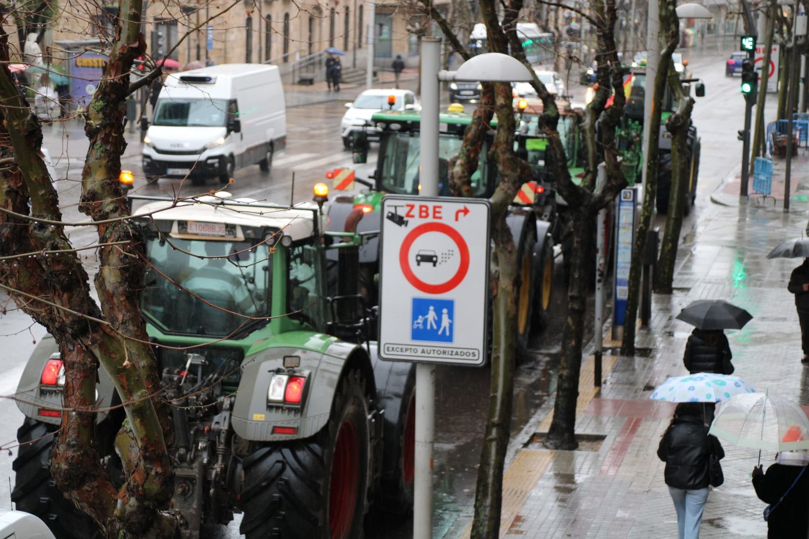 En imágenes la marcha con tractores y vehículos de campo en Salamanca en protesta contra Mercosur