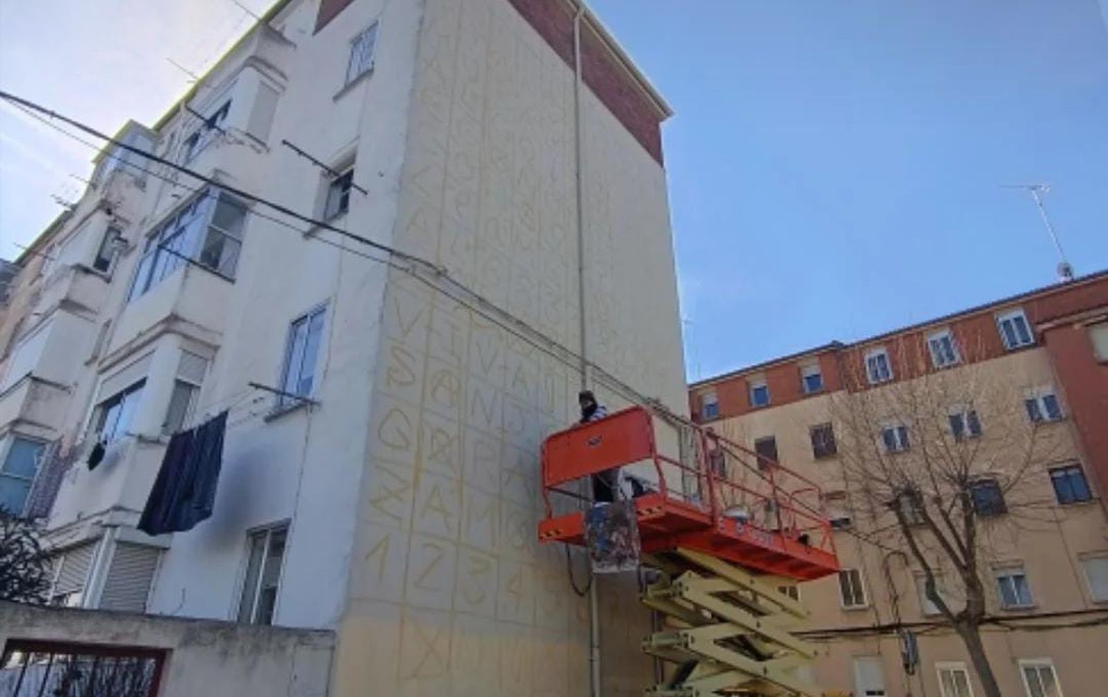 El mural que ha comenzado a ejecutar Laura Merayo en San José Obrero