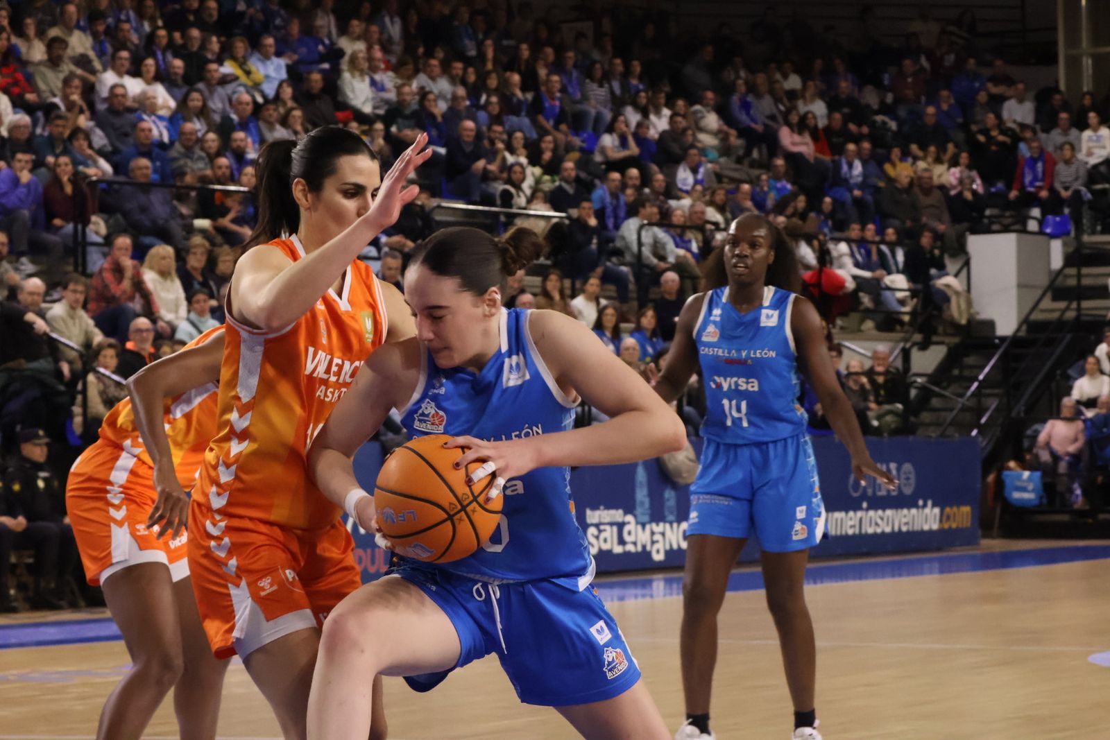 Perfumerías Avenida - Valencia Basket
