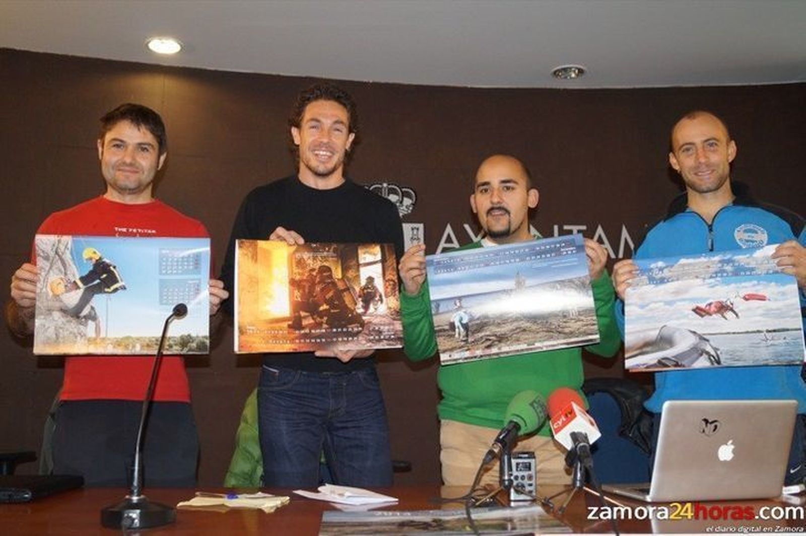 Los bomberos del Consorcio Provincial realizan un calendario para financiar proyectos solidarios en Nicaragua