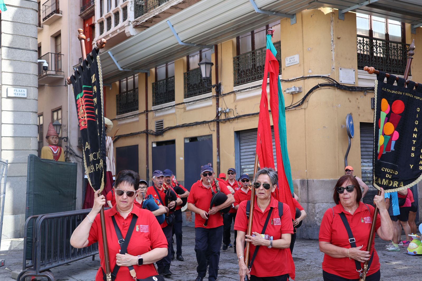 Pasacalles de Gigantes y Gigantillas (2).jpg