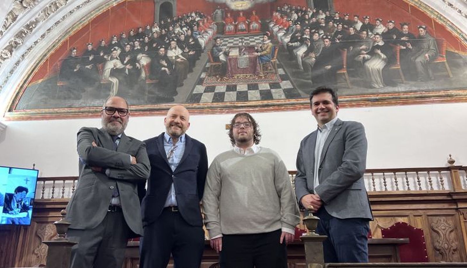 Iván Escobar recibe el premio María Teresa Aubach