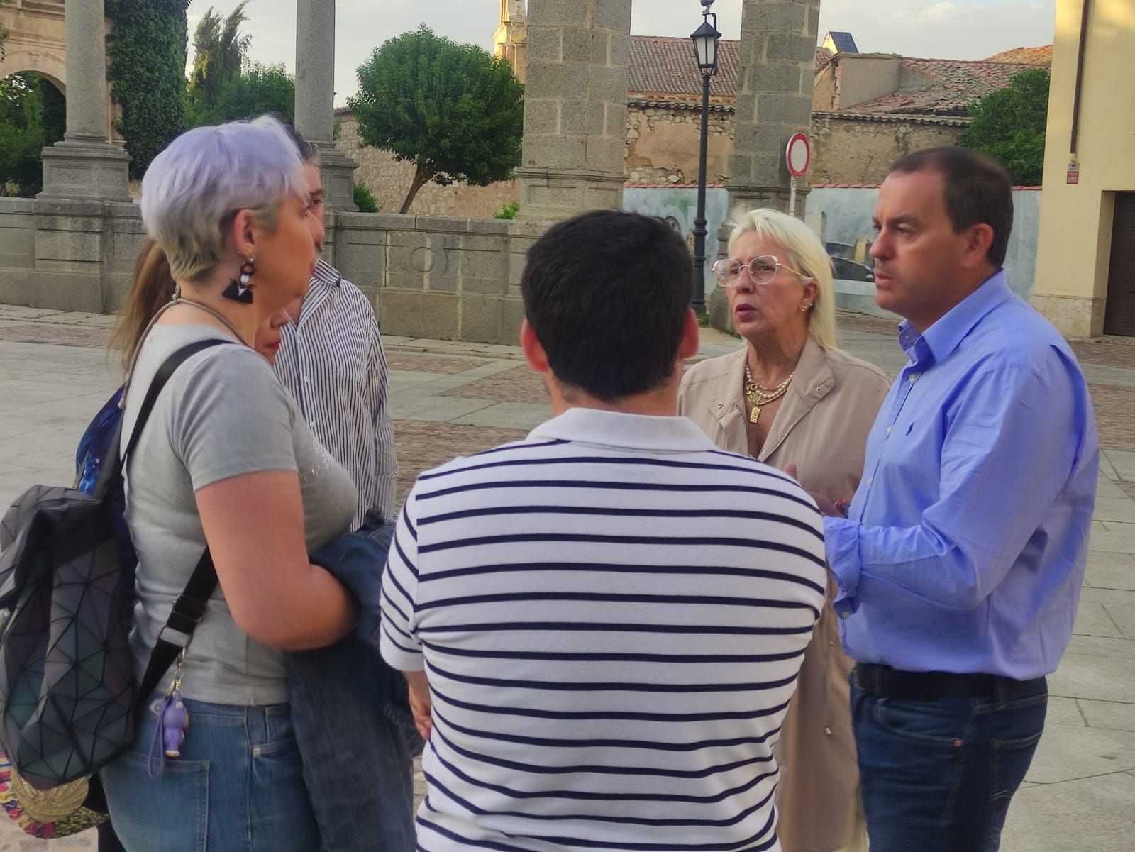 Zamora Sí. Requejo se reúne con miembros de la asociación de vecinos del Casco Antiguo