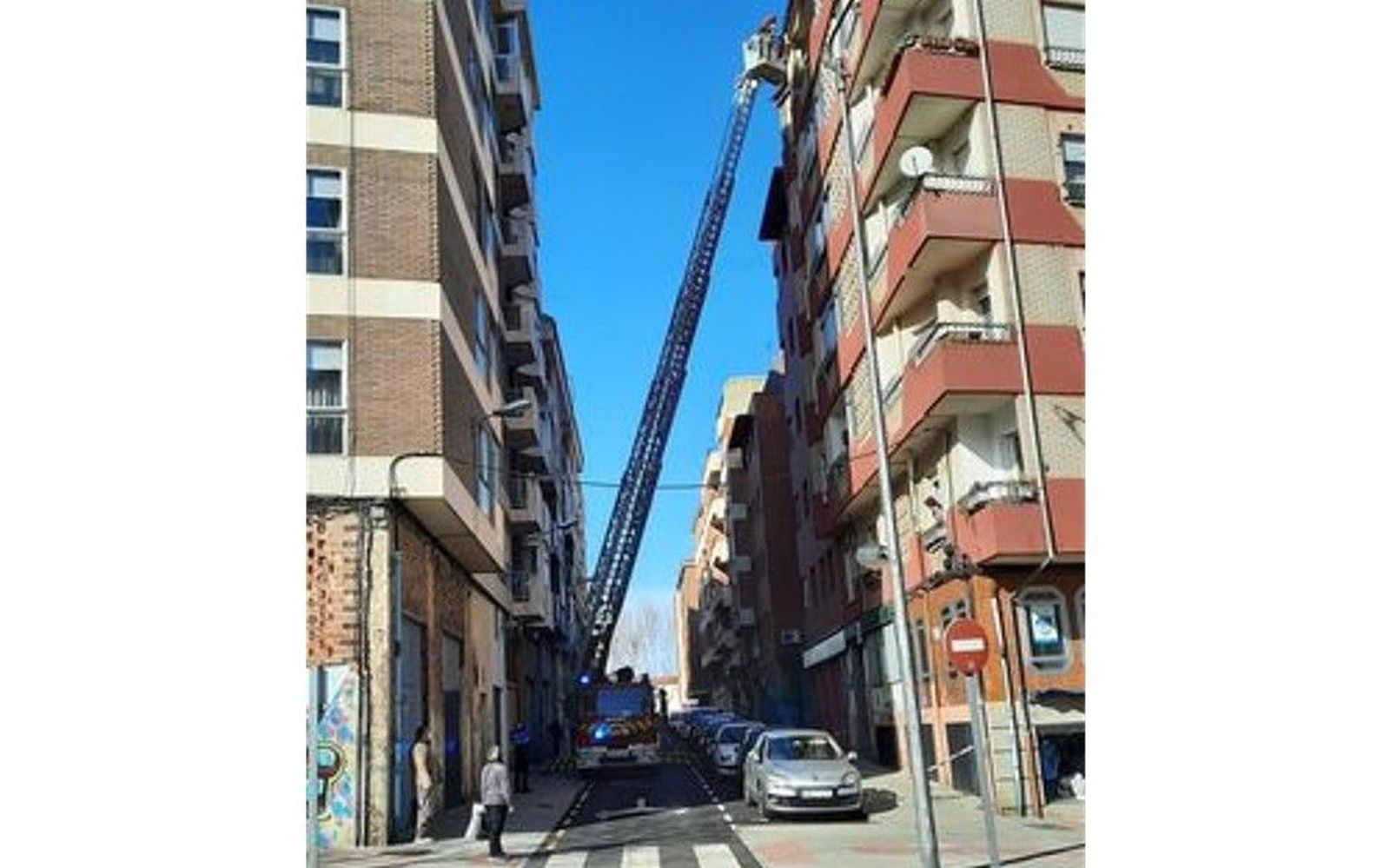 Bomberos en la calle Brahones