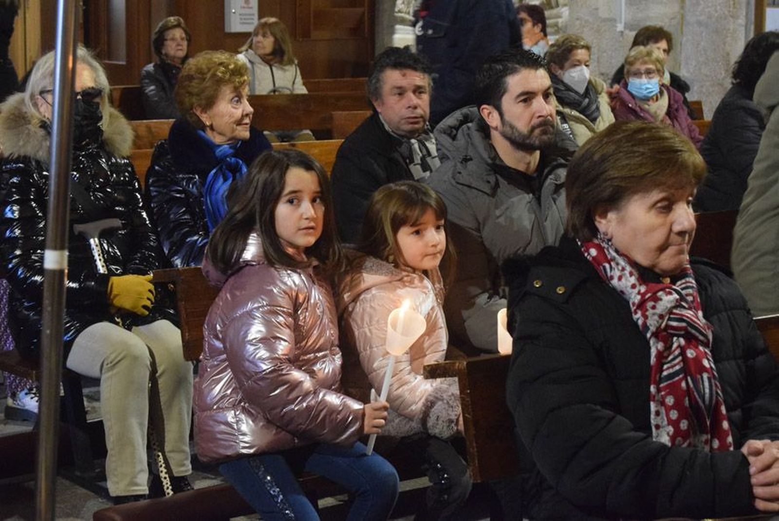 las-candelas-vuelven-a-unir-la-iglesia-de-san-juan-con-la-de-san-vicente-4