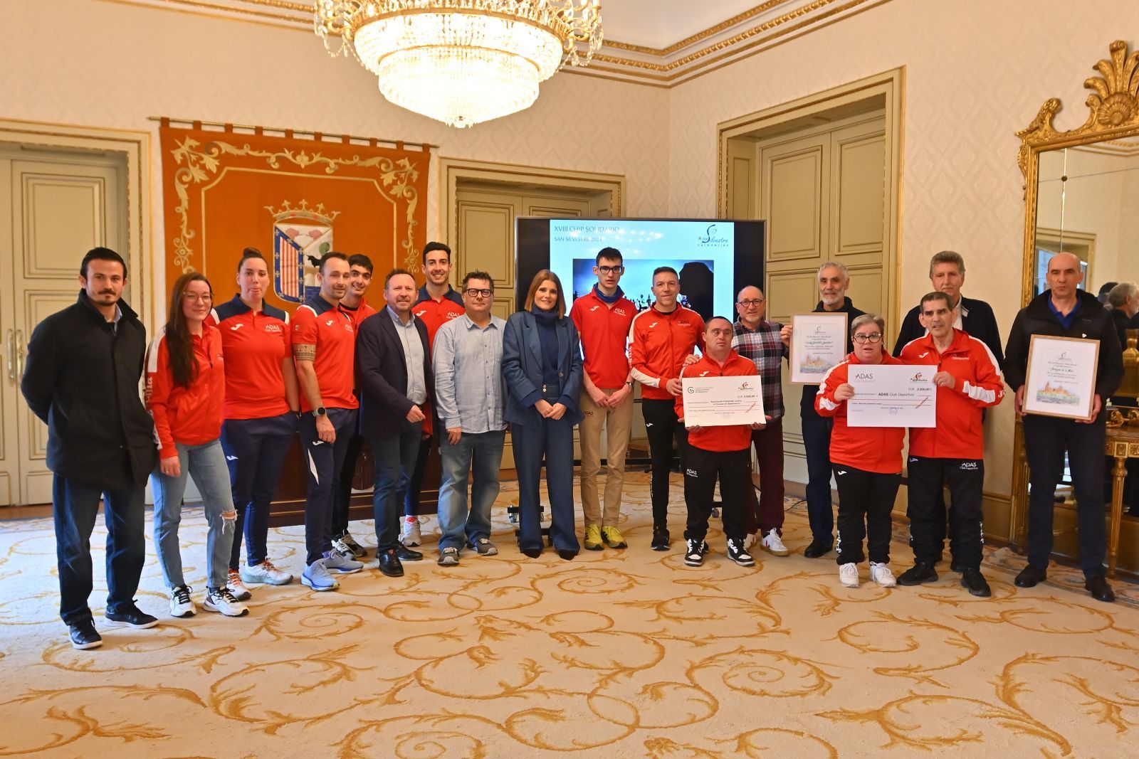 Entrega chip solidario San Silvestre