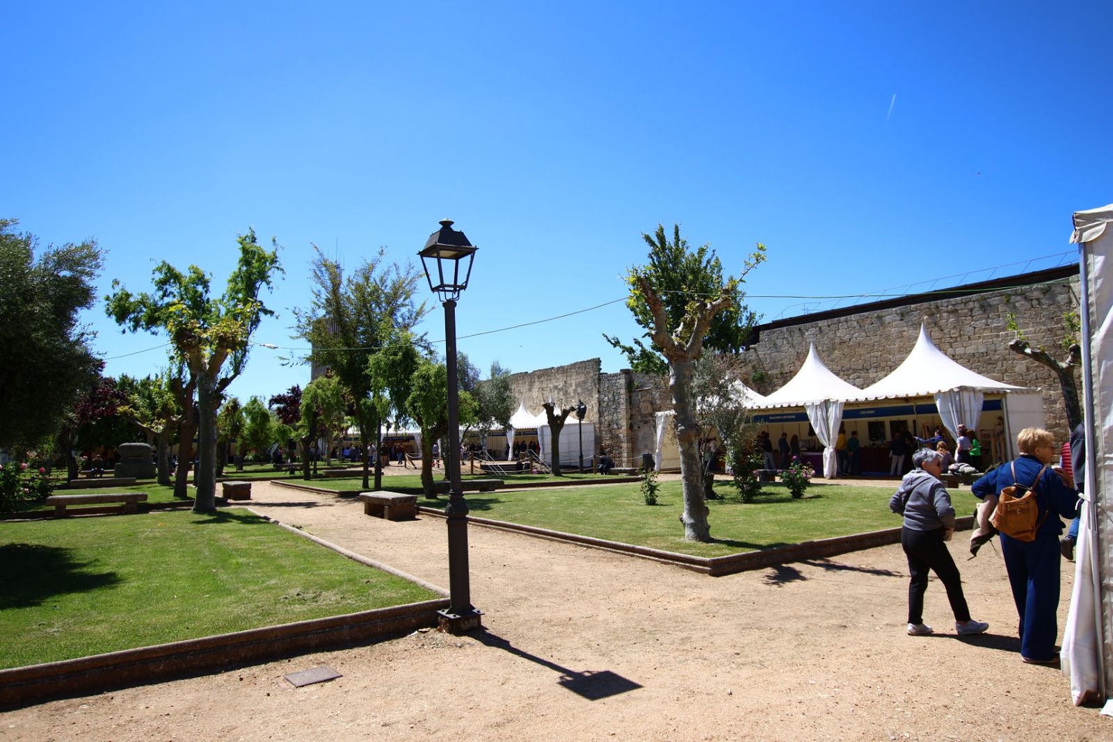 Ledesma ensalza la tradición salmantina con su Feria Alimentaria y Muestra Artesana