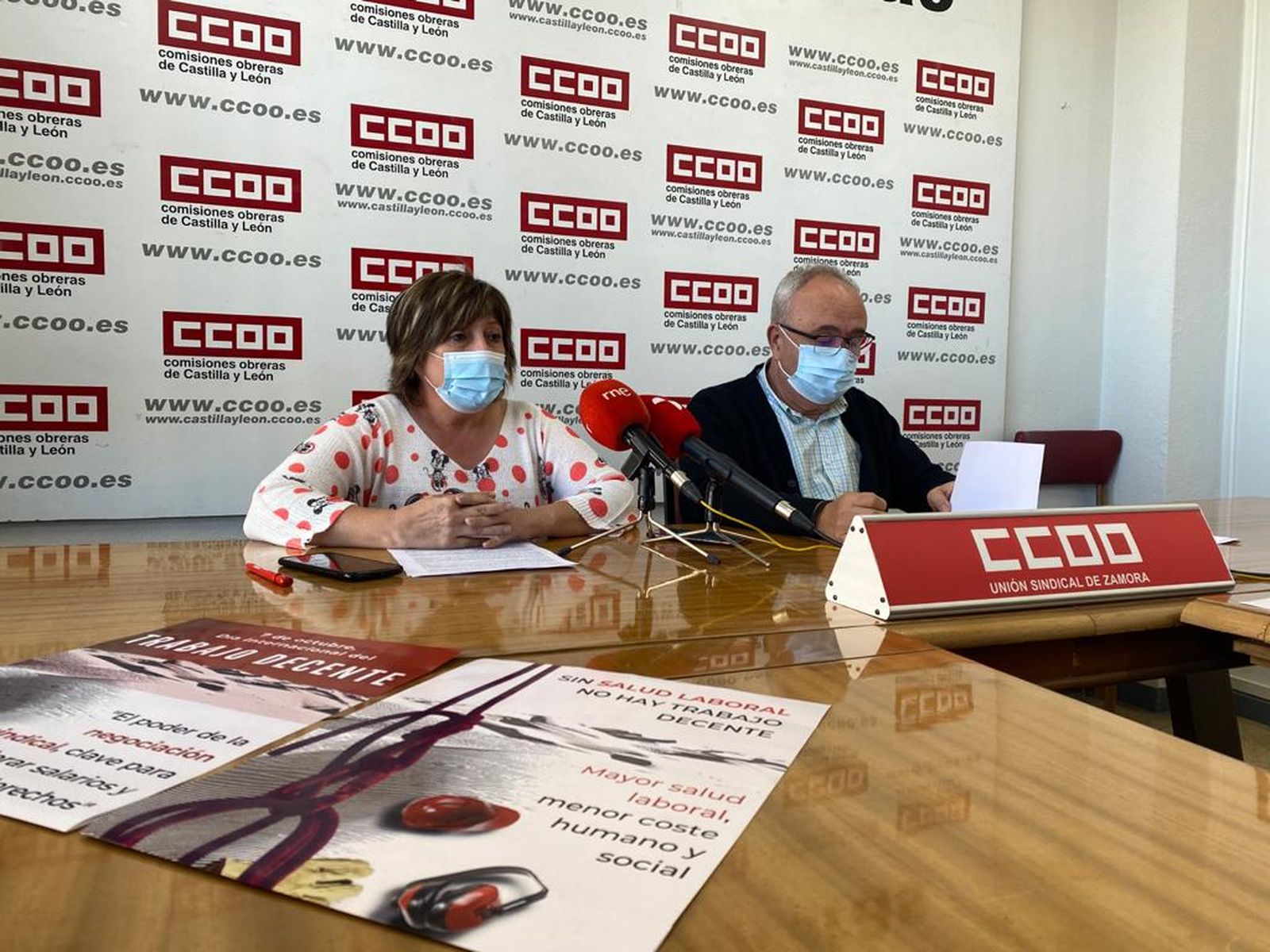 Trinidad Ácebes, secretaria general de CCOO Zamora junto a Ángel del Carmen, secretario general de UGT Zamora