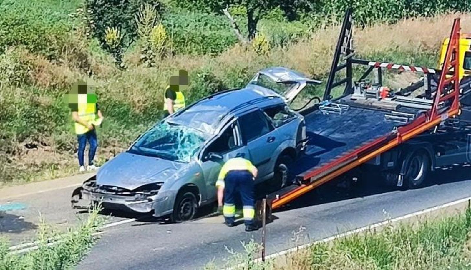 Coche volcado en Valverdón Coche volcado en Valverdón