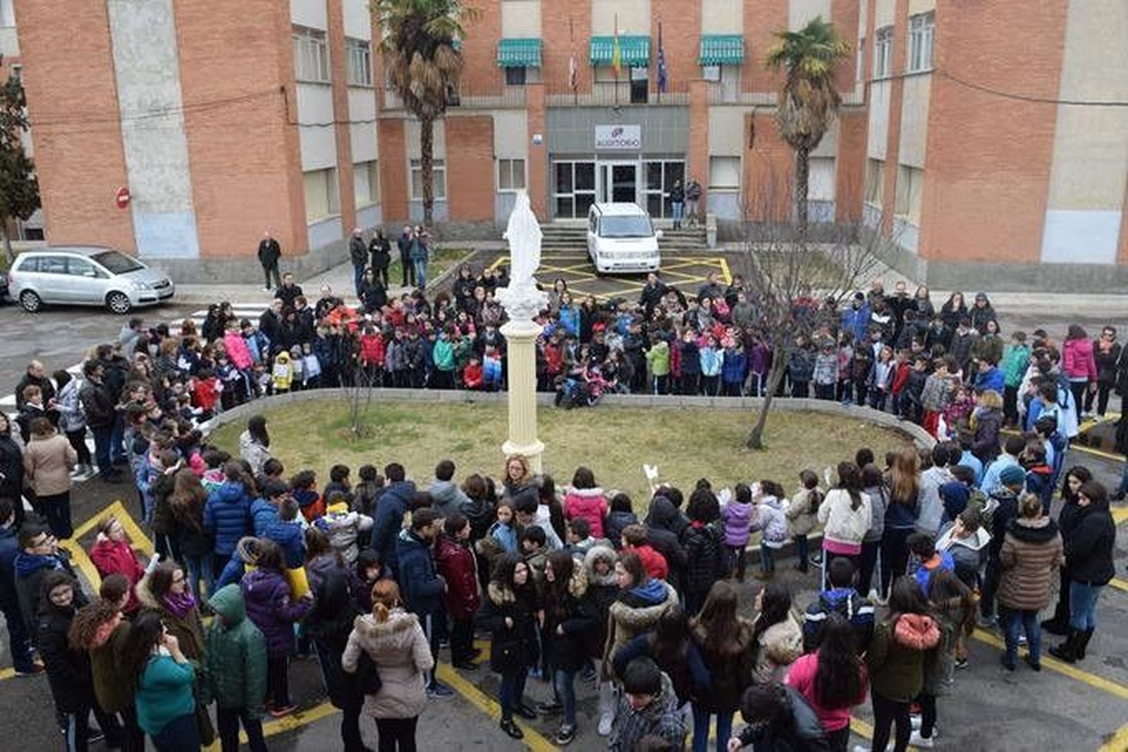 Los actos por la paz, protagonistas de la jornada en el Colegio María Inmaculada