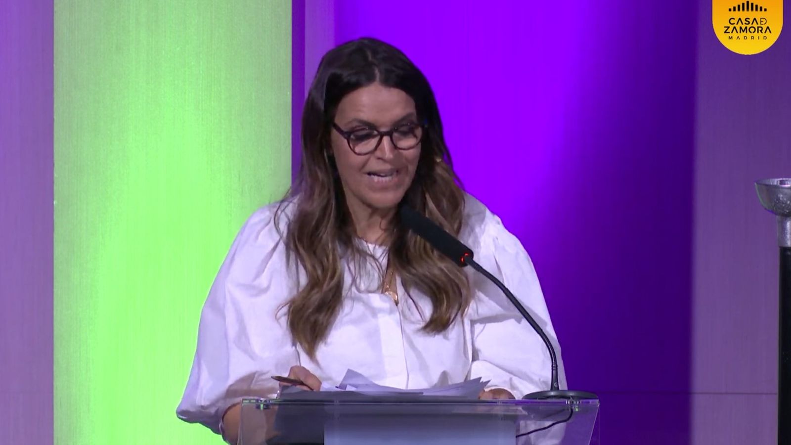 Yanela Clavo leyendo su pregón de Semana Santa de Zamora en Madrid