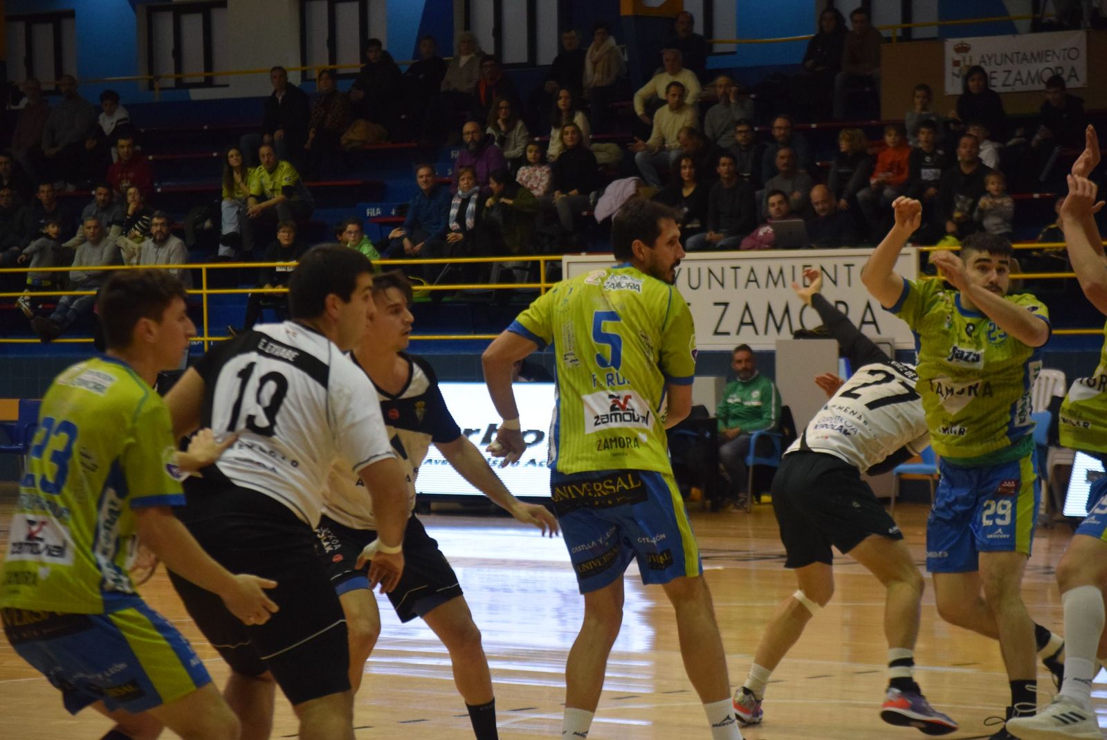 balonmano-zamora-zarautz-16
