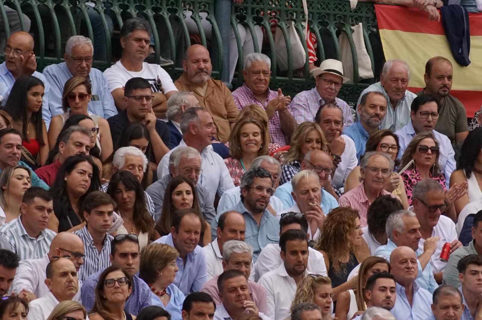 Gran ambiente en La Glorieta para la tarde de toros de Morante de la Puebla, Ismael Martín y Marco Pérez