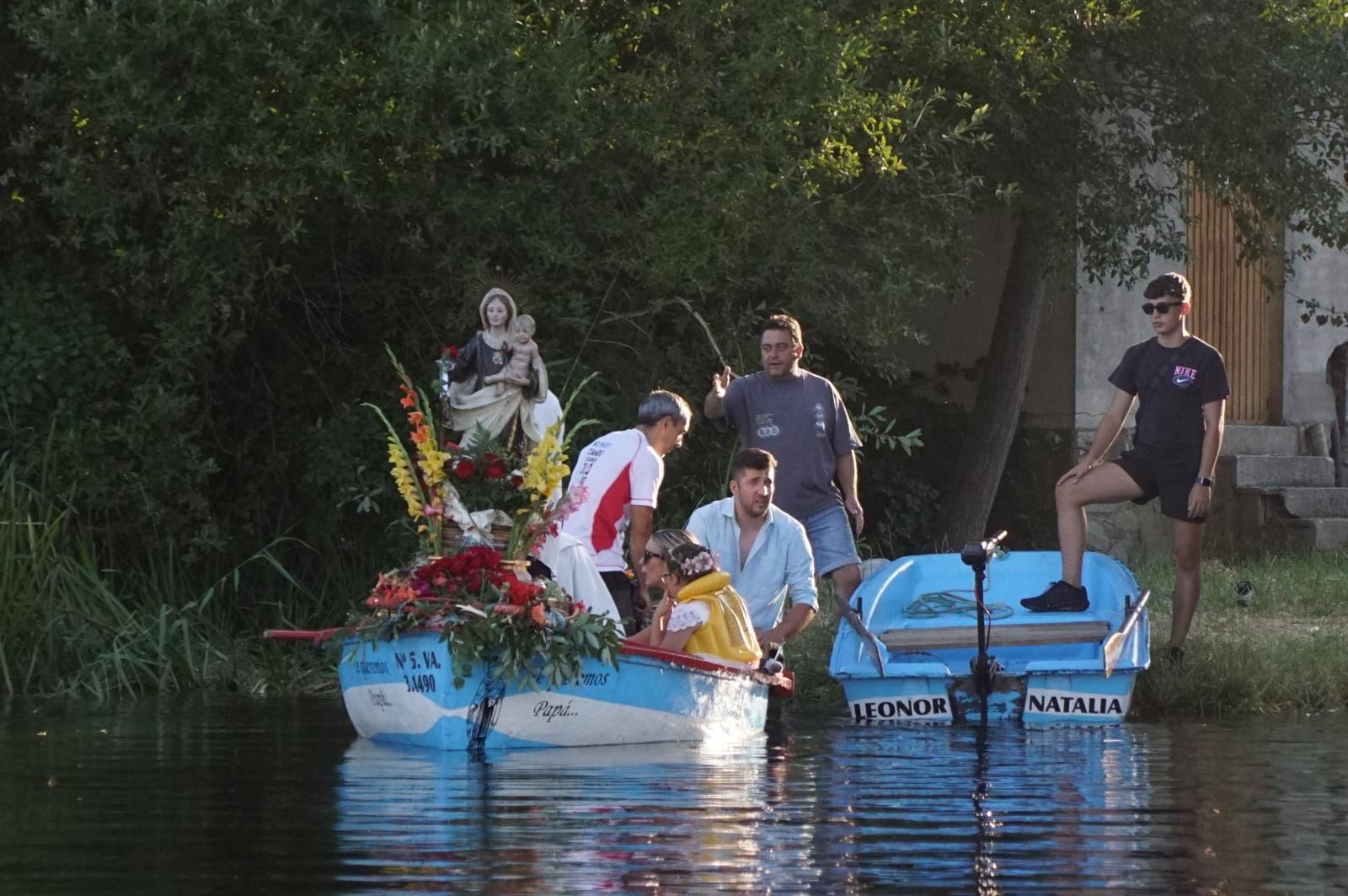 Procesión con la Virgen del Carmen por el río Tormes en Alba (23).jpeg