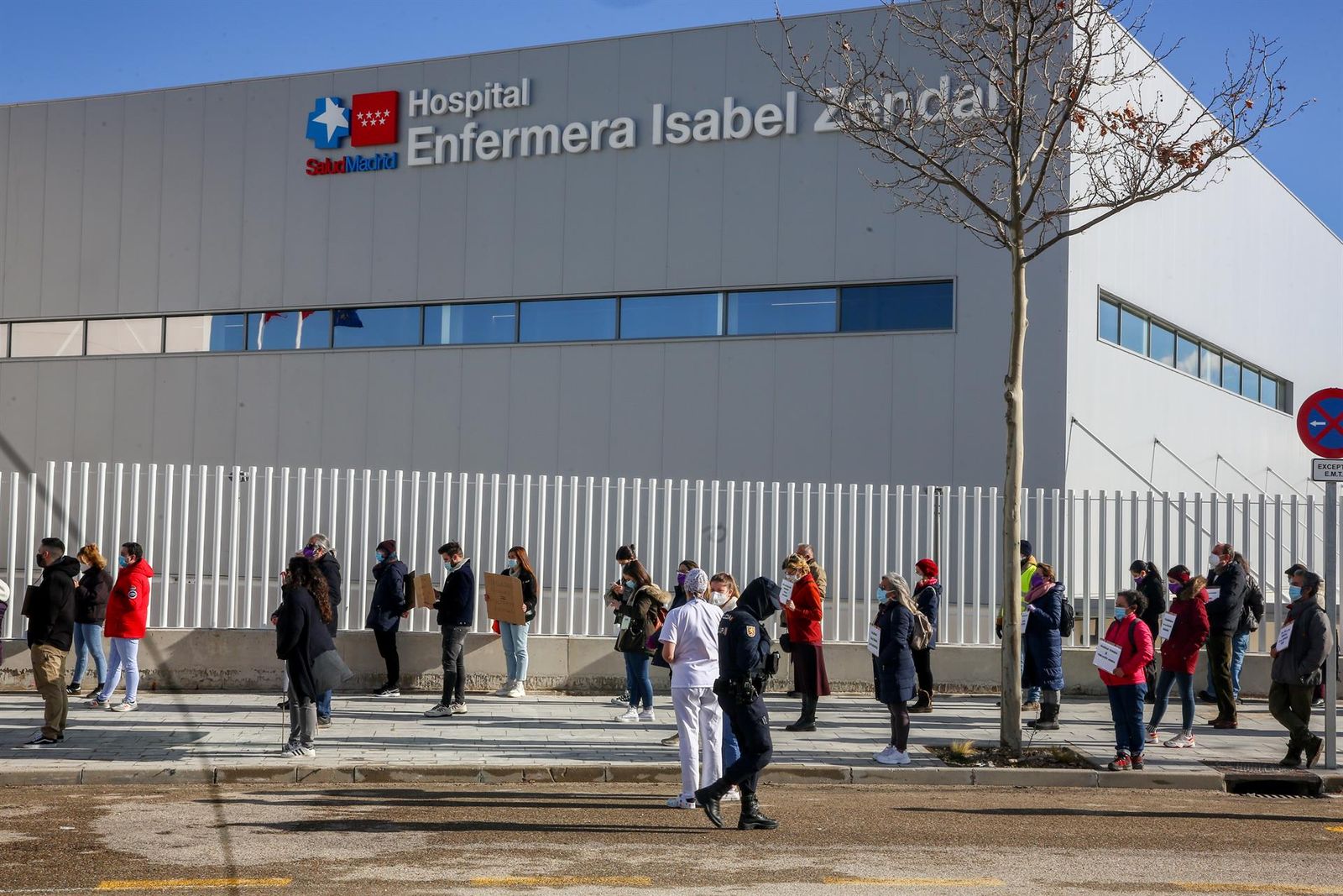 Sanitarios se manifiestan frente al Hospital Zendal de Madrid