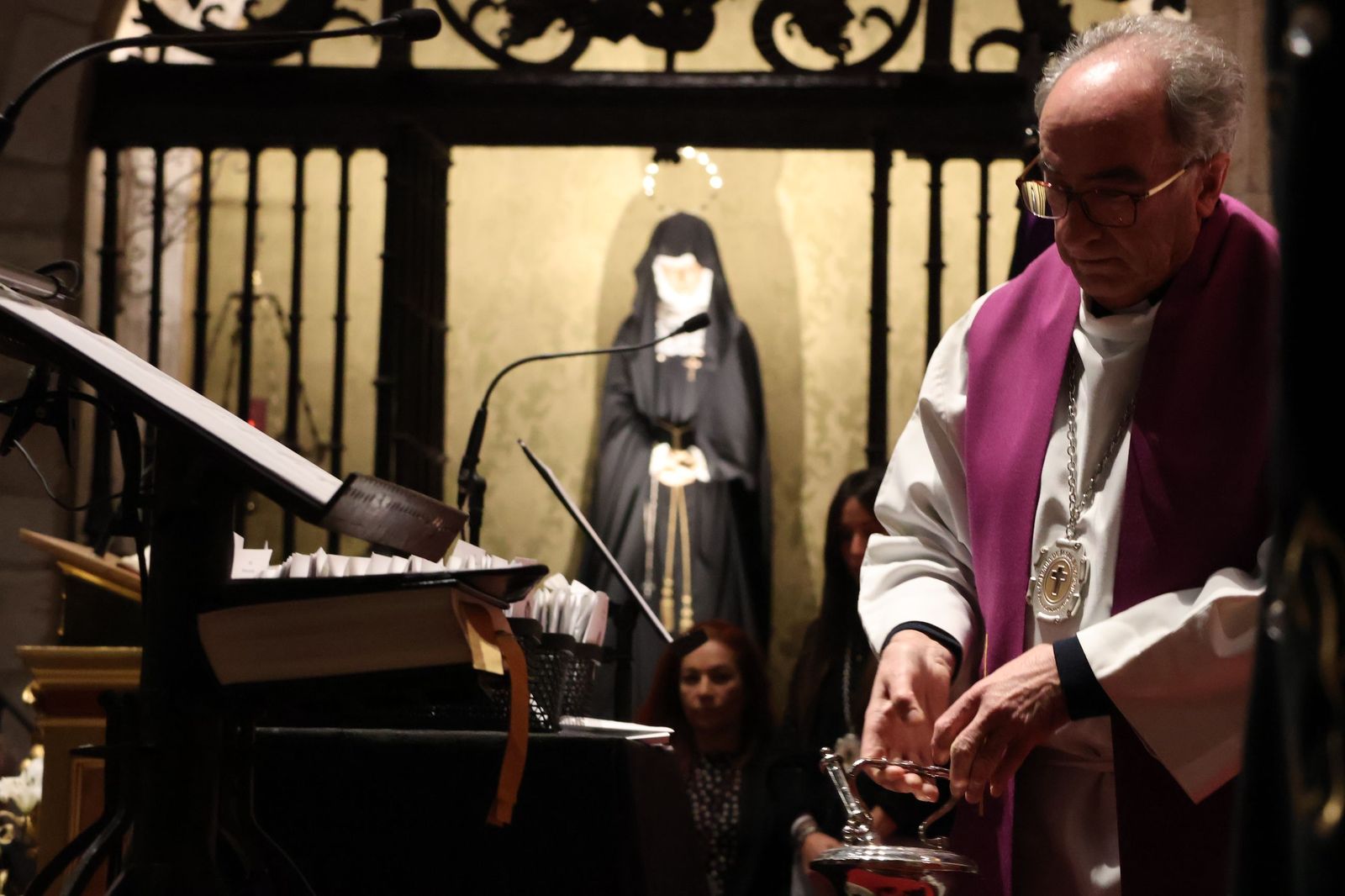 Entrada de nuevos hermanos de Jesús Nazareno Vulgo Congregación (9).JPG