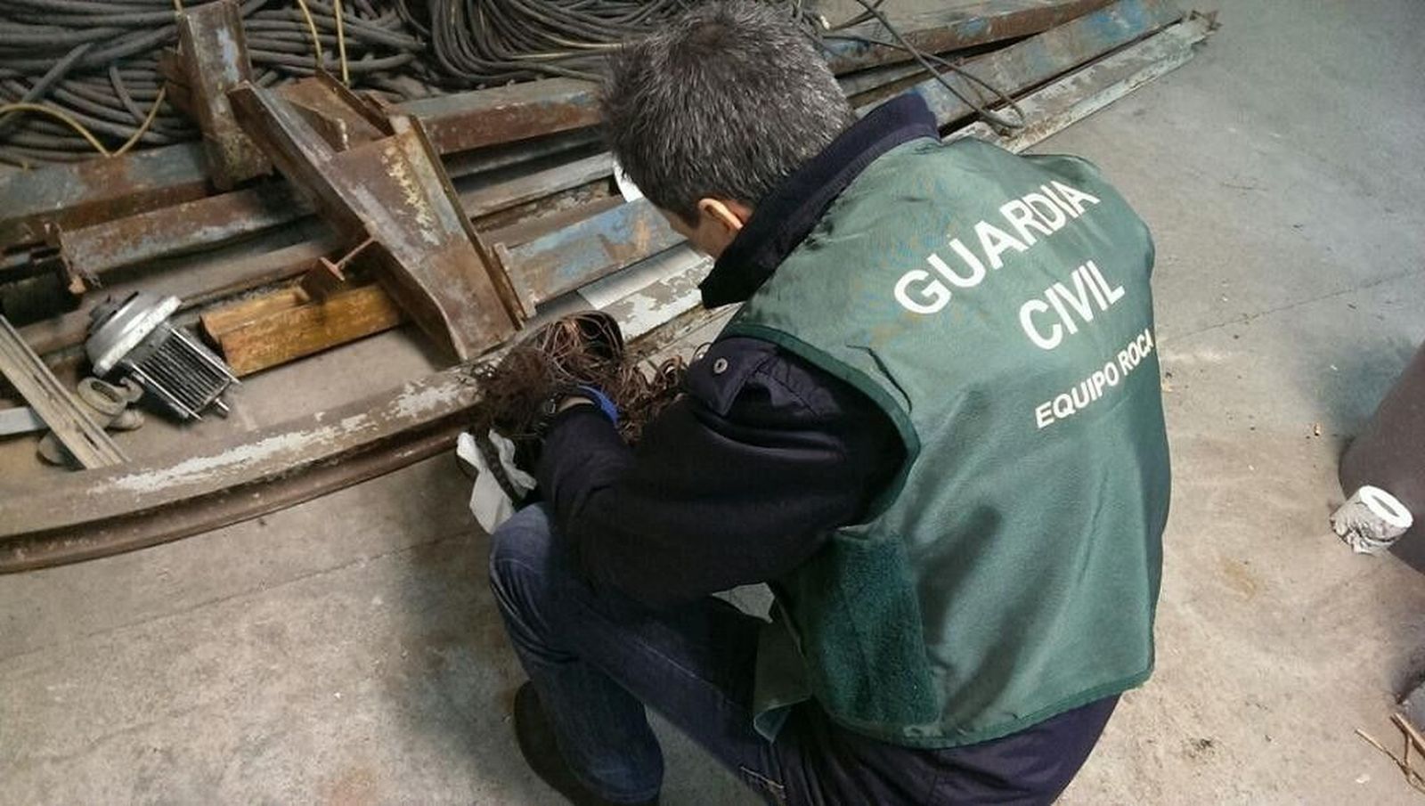 Detenido un joven por robar cable de cobre del alumbrado público de Terradillos