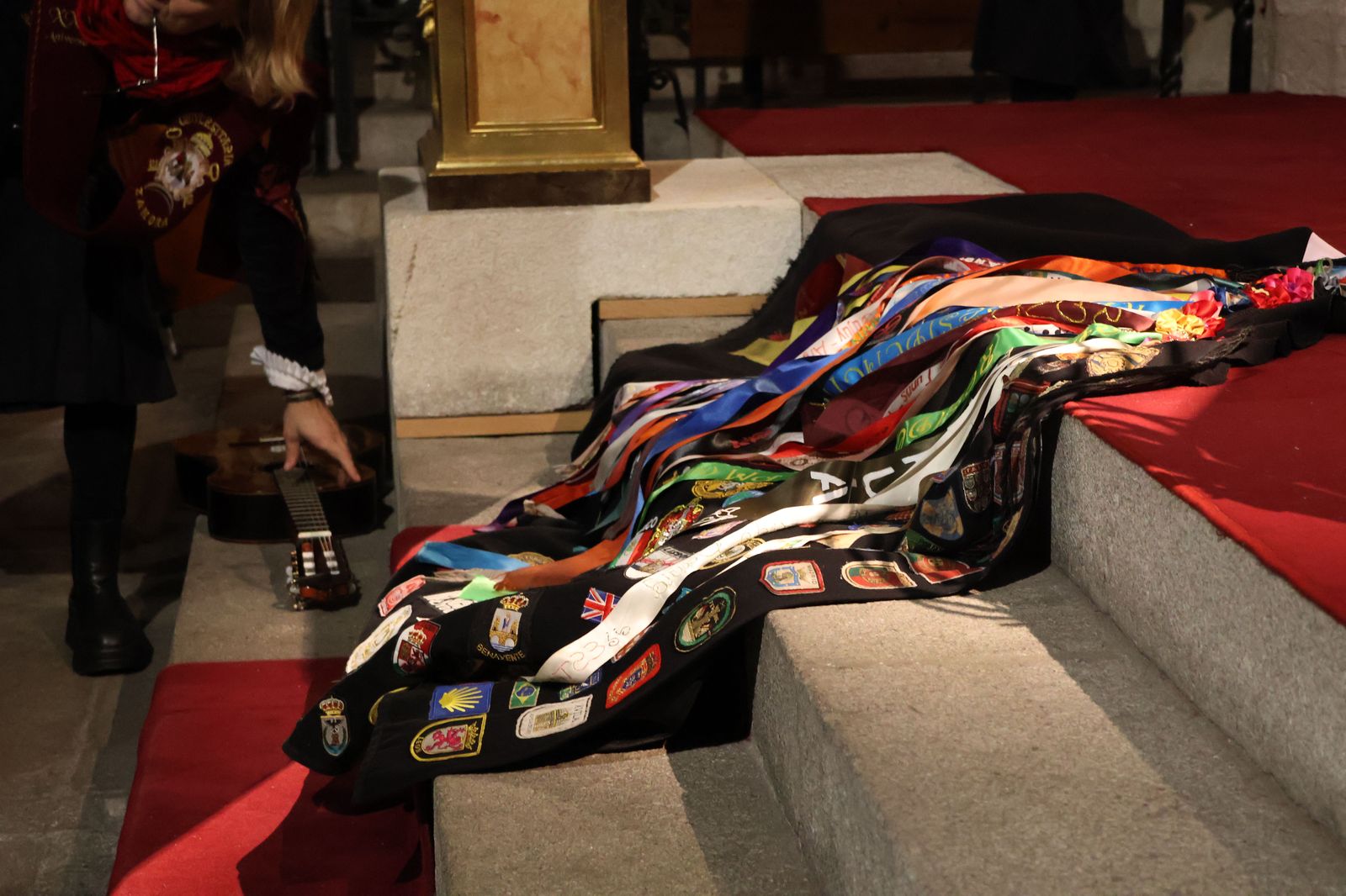 paso-de-los-ninos-ante-la-virgen-de-la-soledad-2