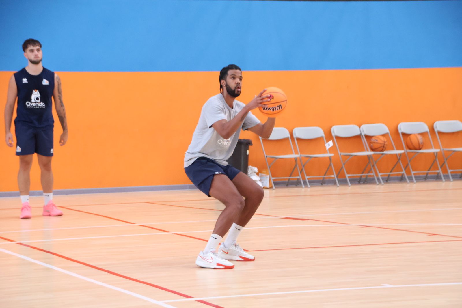 Primer entrenamiento de Perfumerías Avenida de Tercera FEB
