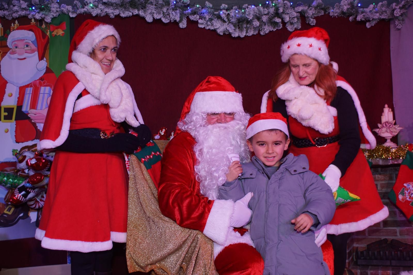 El Encinar recibe la visita de Papa Noel