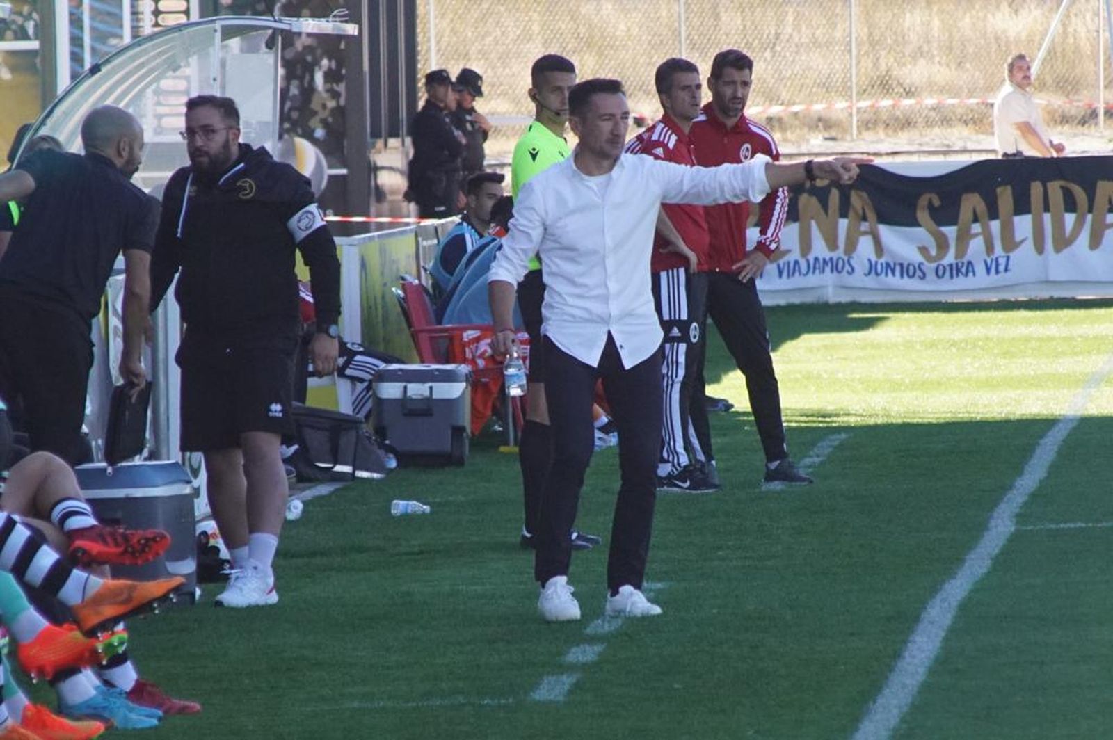 Casañ da instrucciones ante el Rayo Majadahonda | FOTO SALAMANCA24HORAS.COM
