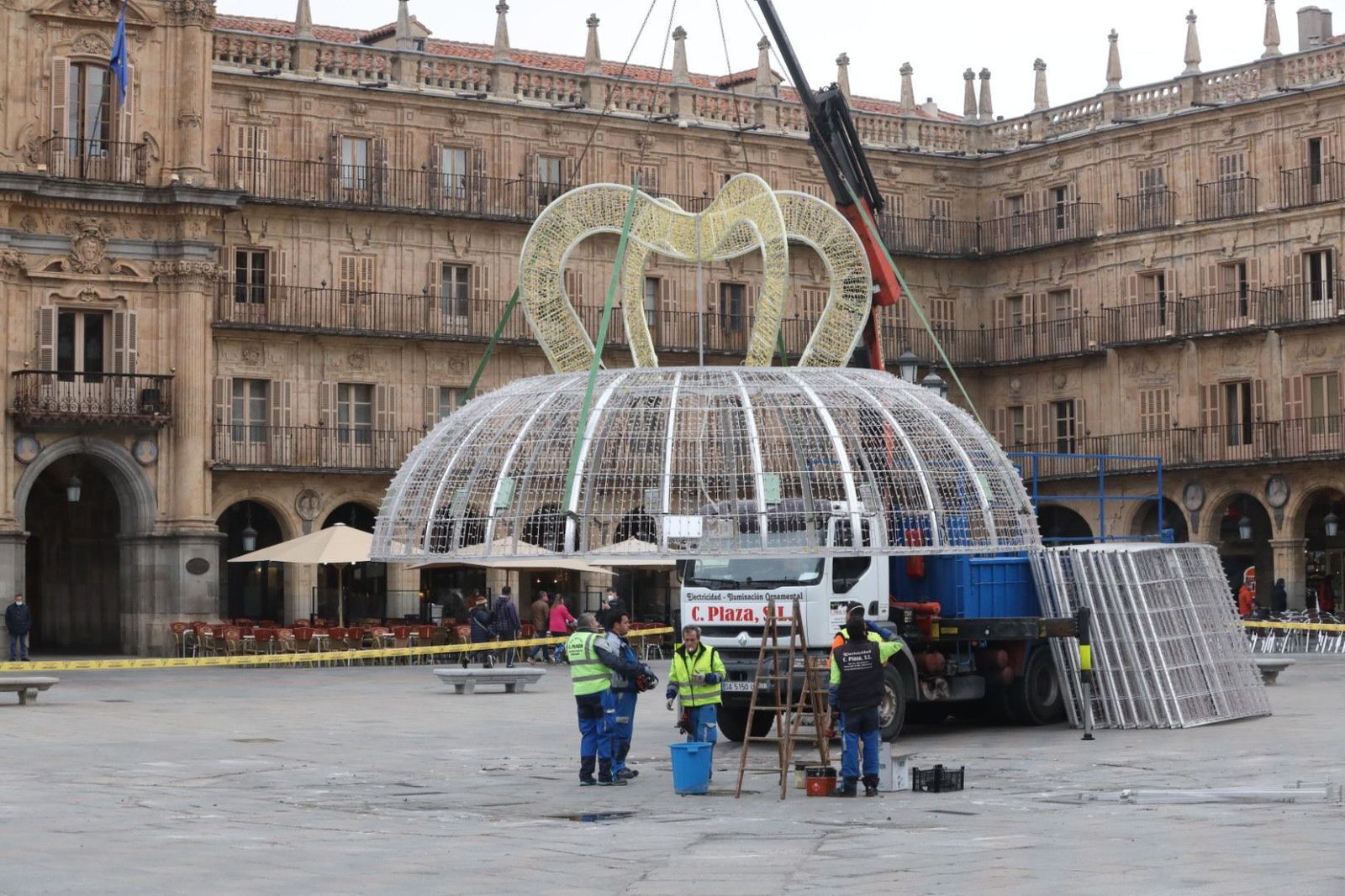 Retirada de la campana de la Plaza Mayor (4)