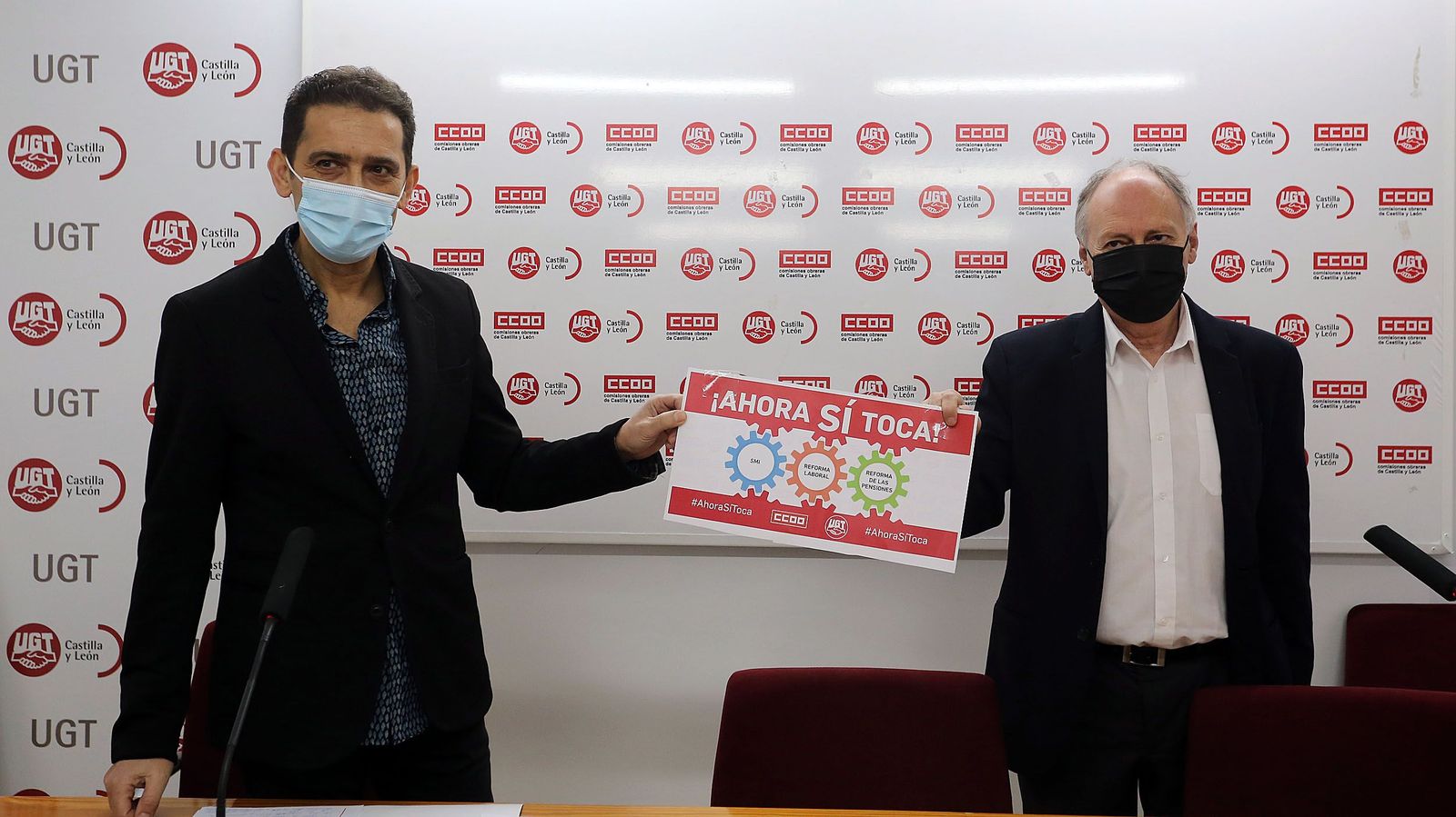 Los secretarios autonómicos de UGT y CCOO, Faustino Temprano y Vicente Andrés, presentan las concentraciones de este 11 de febrero. | FOTO; ICAL